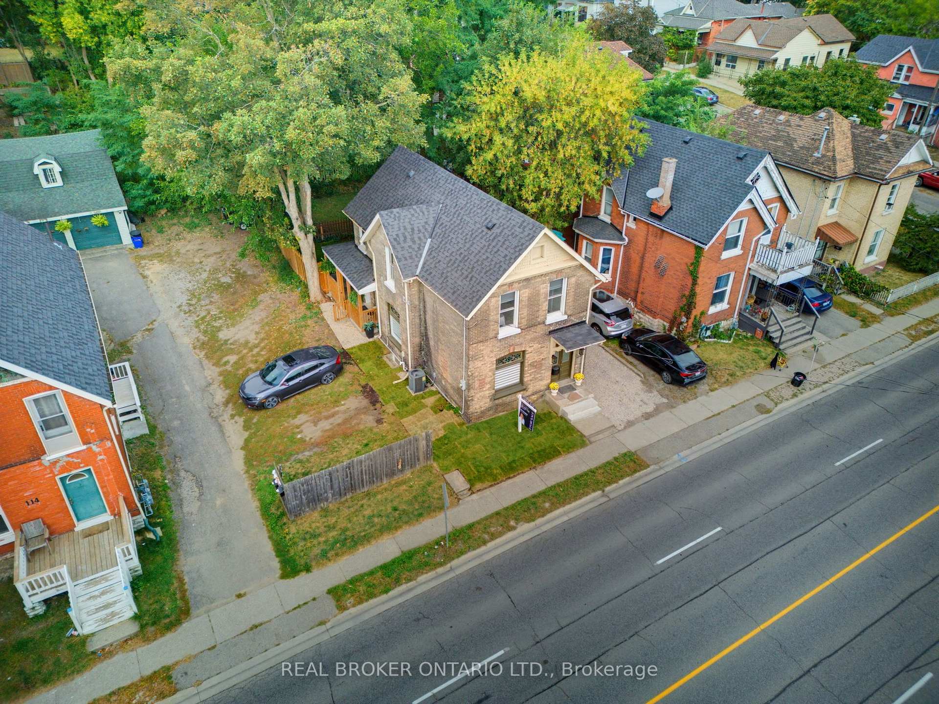 Photo 24 of 118 Clarence Street, Brantford, Downtown Core — HOMEH