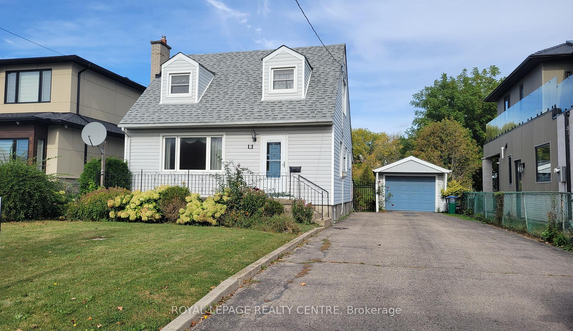 Photo 1 of 7 Earl Street, Mississauga, Streetsville — HOMEH