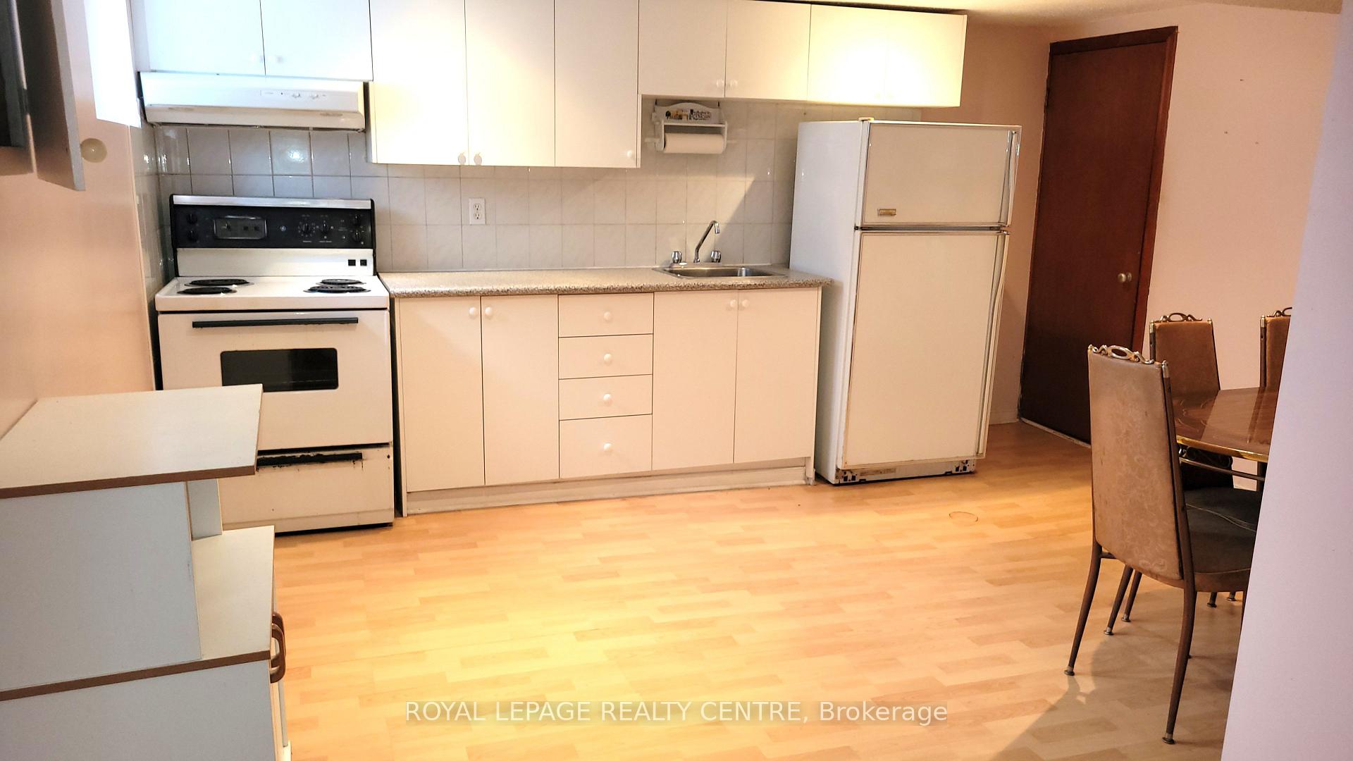 Photo 14 of 7 Earl Street, Mississauga, Streetsville — HOMEH