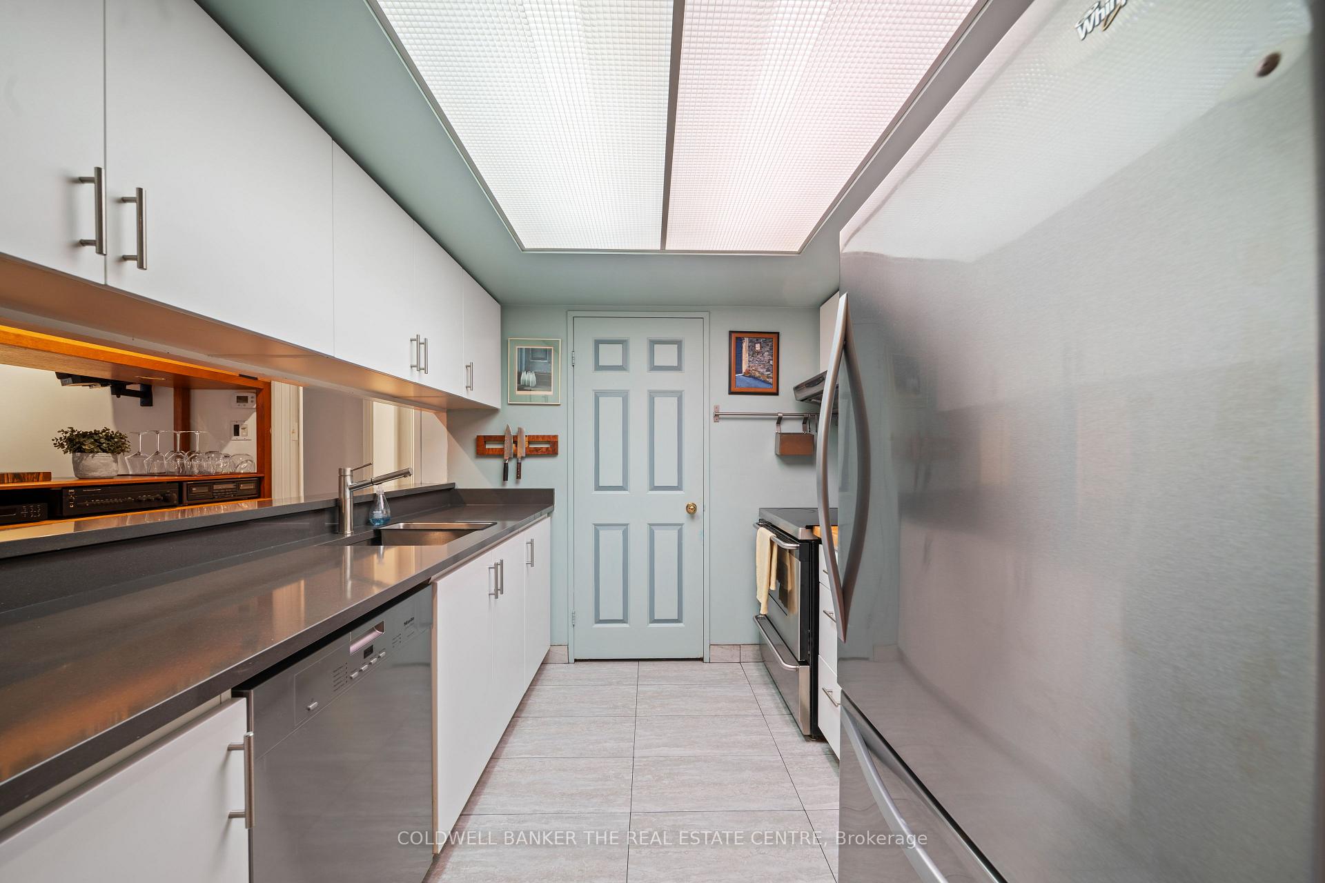 Photo 11 of Unit 1007, 701 King Street W, Toronto, Niagara — HOMEH