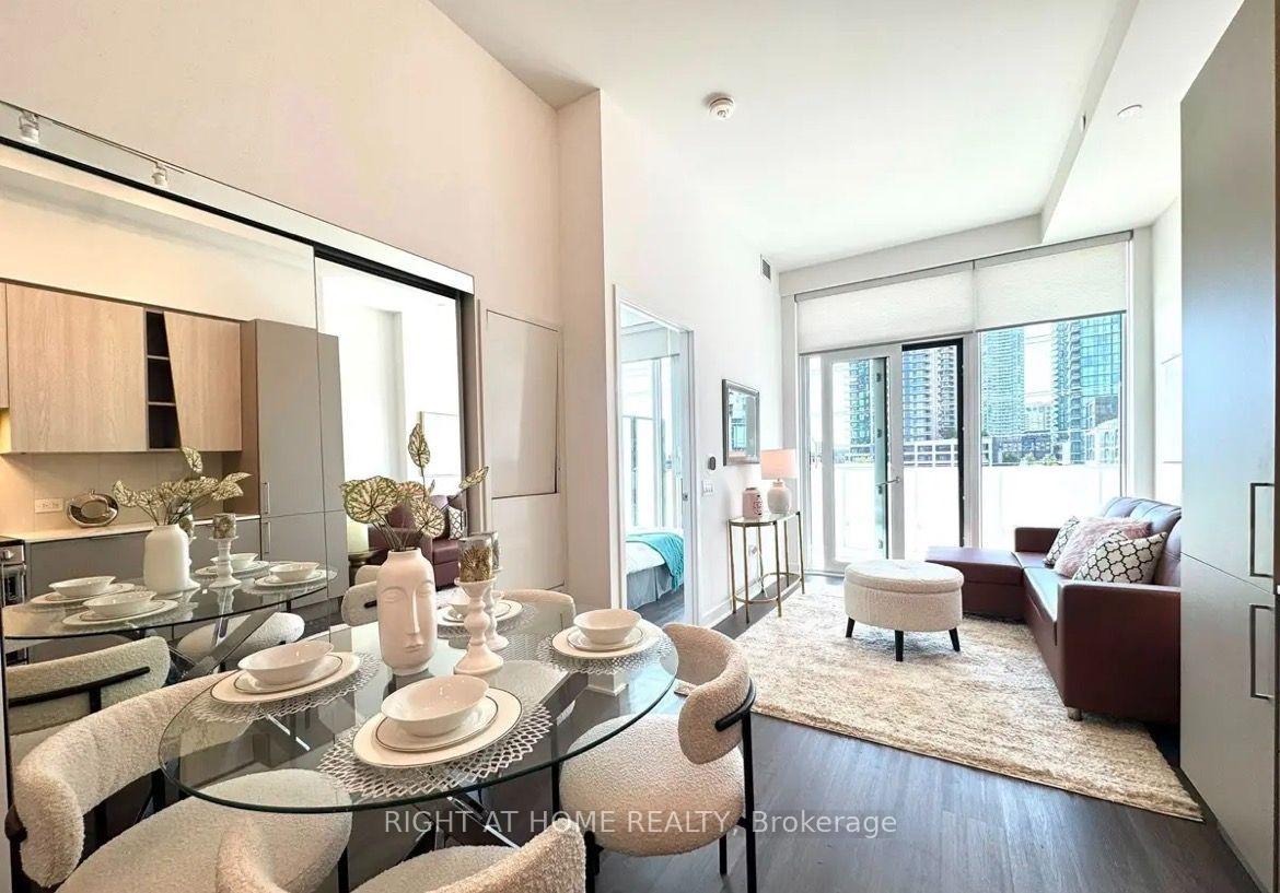Photo 3 of Unit 309, 3900 Confederation Parkway, Mississauga, City Centre — HOMEH