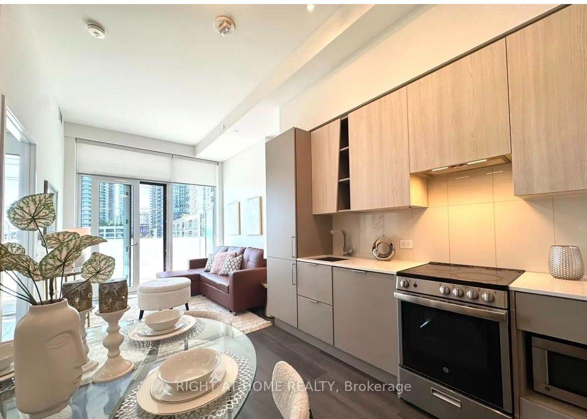 Photo 9 of Unit 309, 3900 Confederation Parkway, Mississauga, City Centre — HOMEH