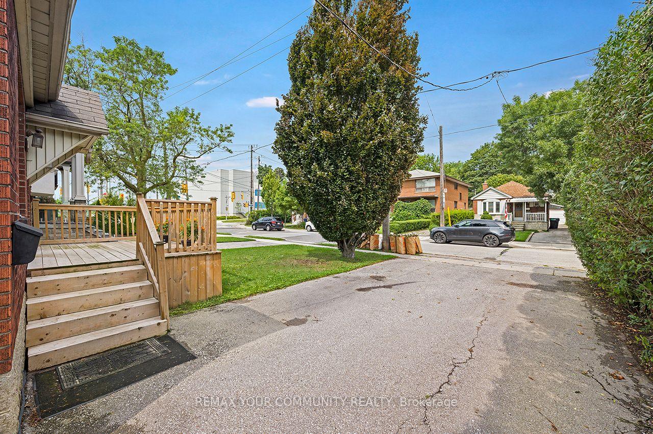 Photo 10 of 73 Struthers Street, Etobicoke, Mimico — HOMEH