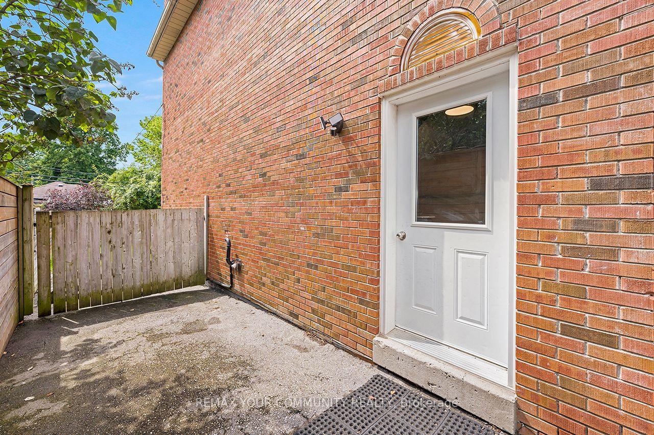 Photo 12 of 73 Struthers Street, Etobicoke, Mimico — HOMEH