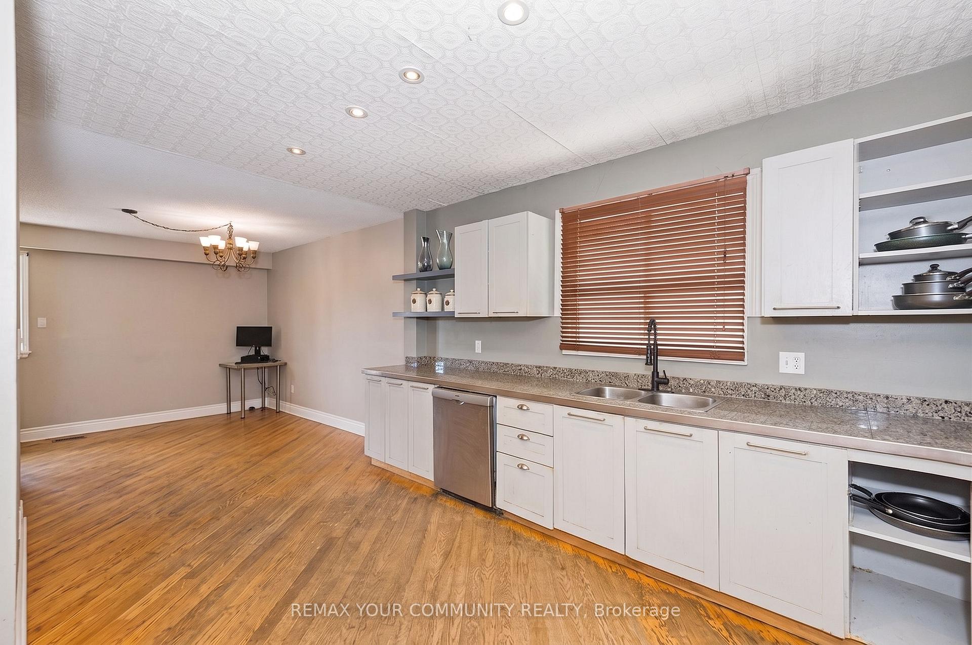 Photo 18 of 73 Struthers Street, Etobicoke, Mimico — HOMEH