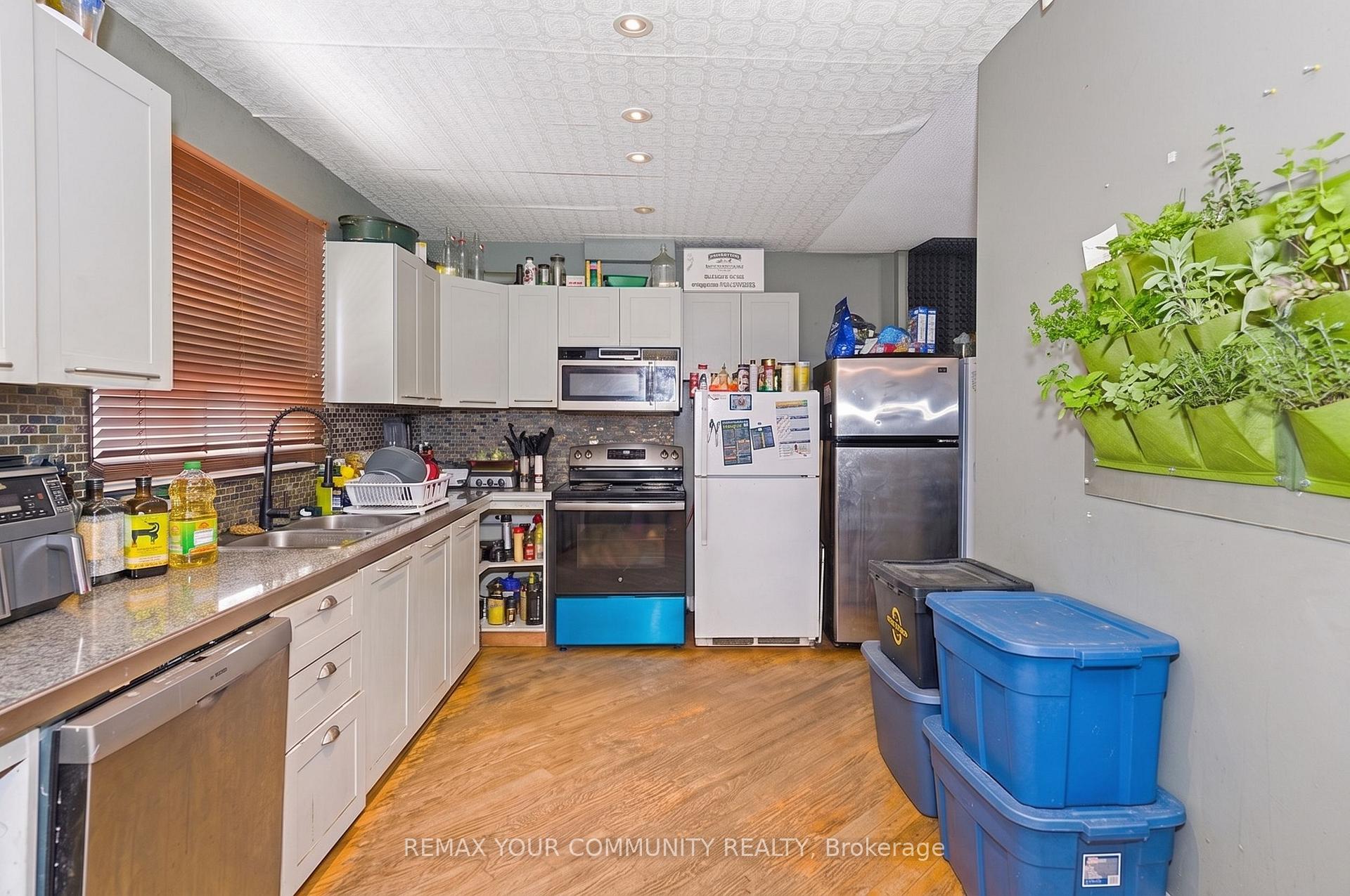 Photo 19 of 73 Struthers Street, Etobicoke, Mimico — HOMEH