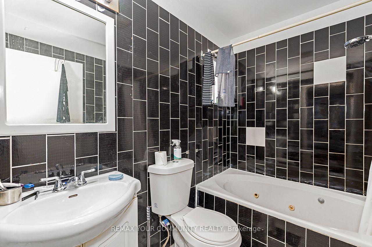 Photo 24 of 73 Struthers Street, Etobicoke, Mimico — HOMEH