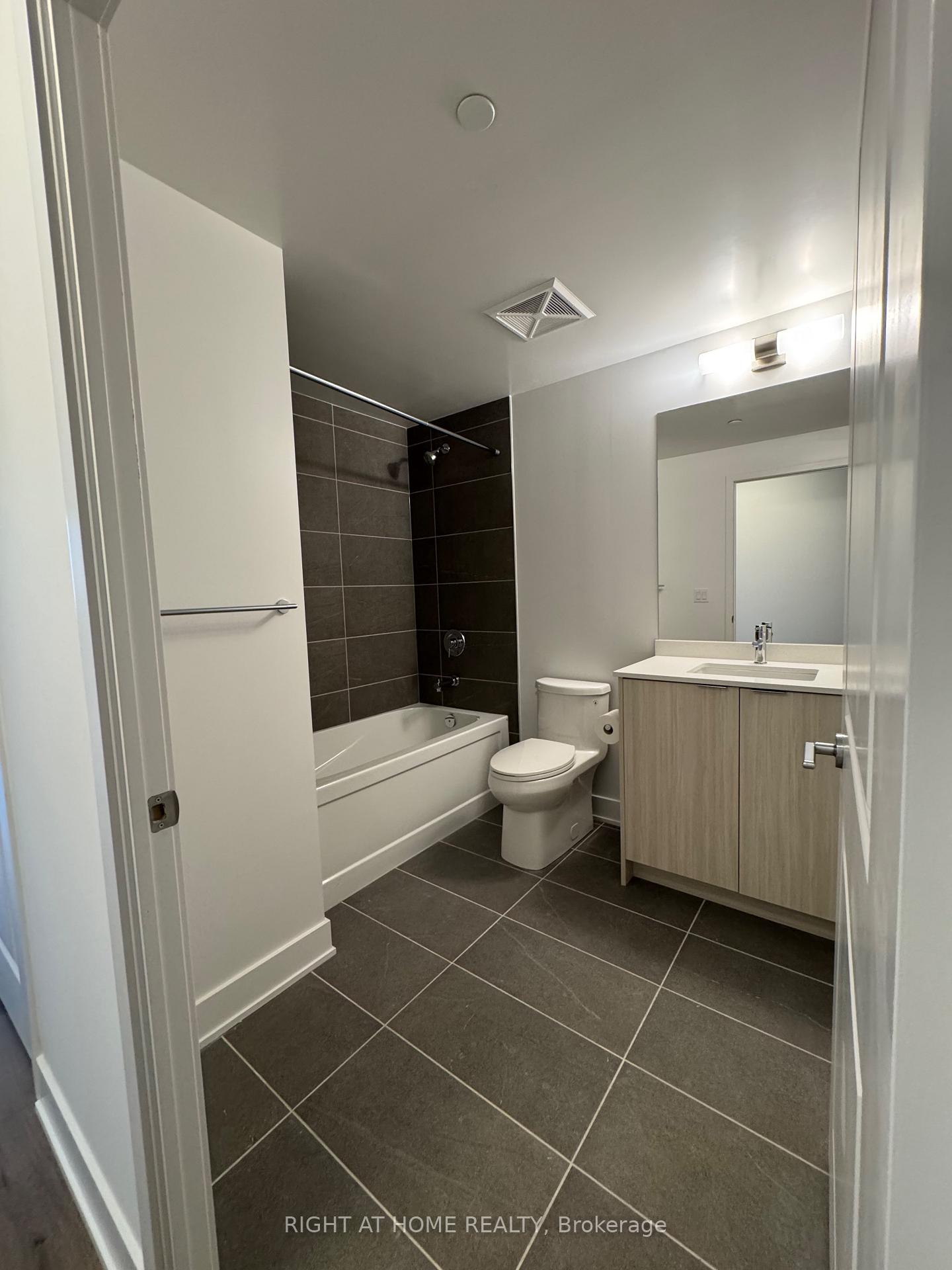 Photo 14 of Unit 1711A, 115 Nipissing Road N, Milton, Timberlea — HOMEH