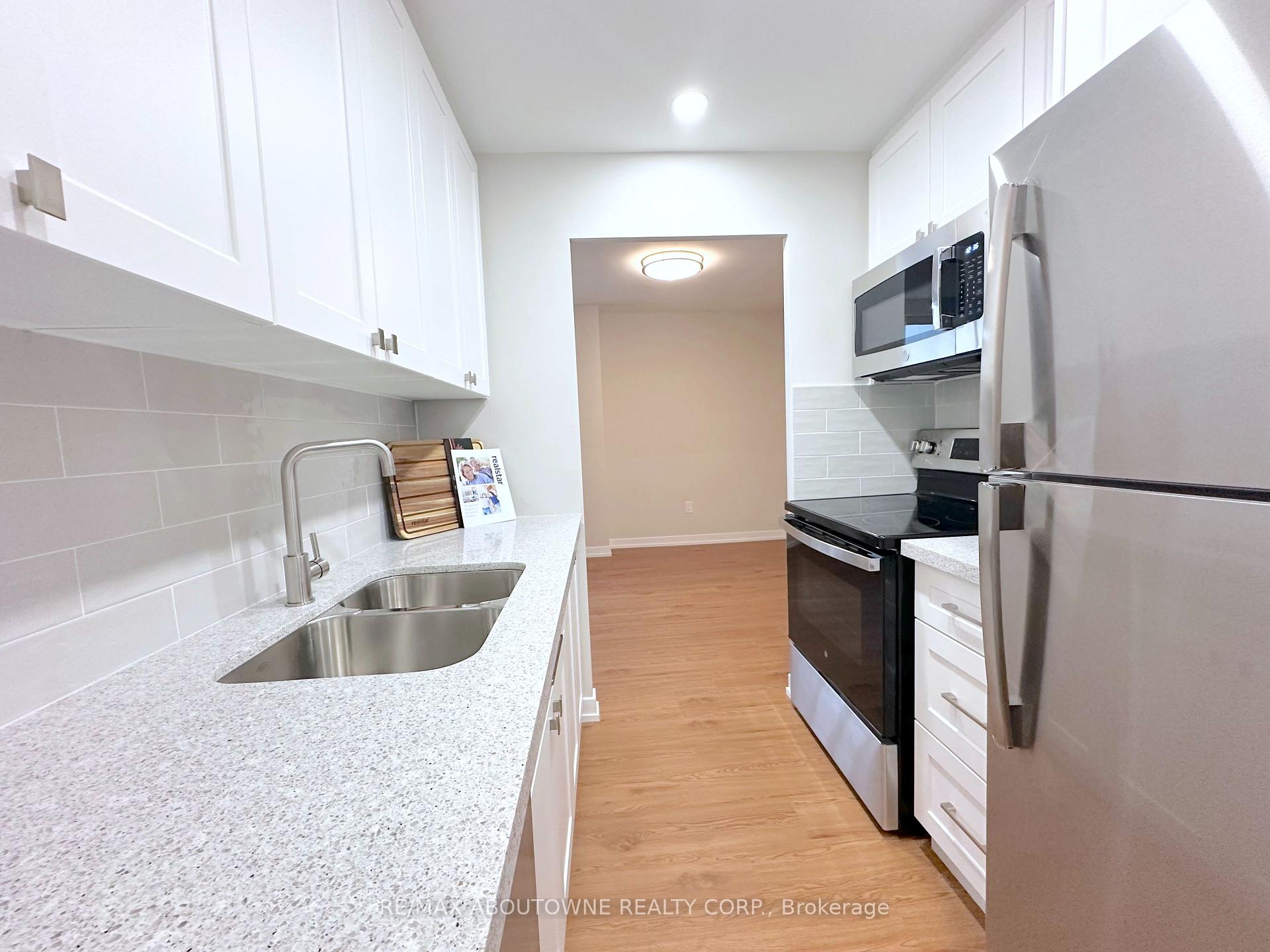 Photo 7 of Unit 204, 300 St Clair Avenue W, Toronto, Casa Loma — HOMEH