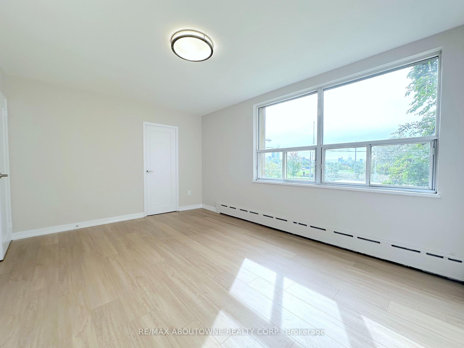 Photo 10 of Unit 204, 300 St Clair Avenue W, Toronto, Casa Loma — HOMEH