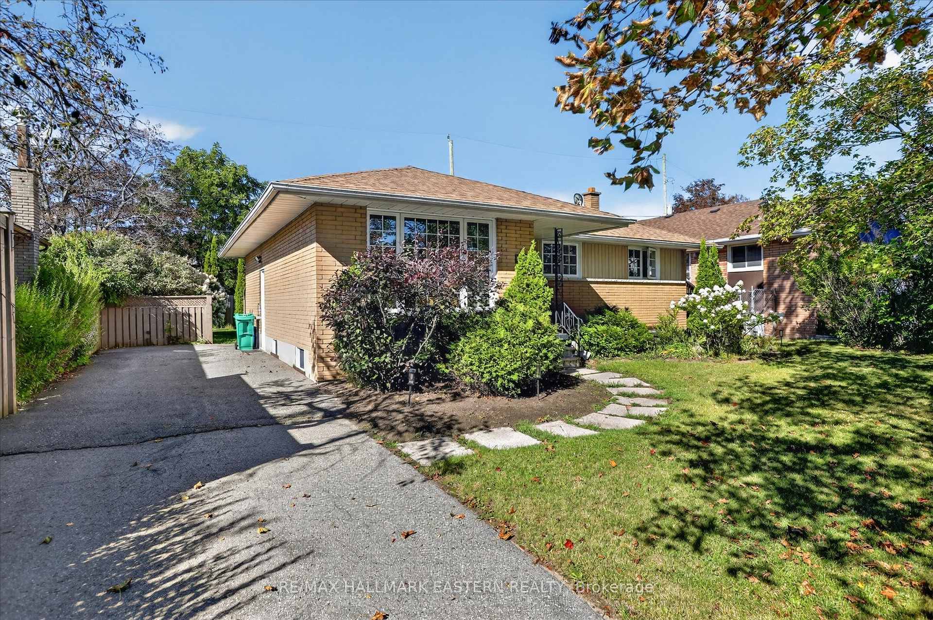 Photo 3 of 897 Westdale Avenue, Peterborough, Northcrest Ward 5 — HOMEH