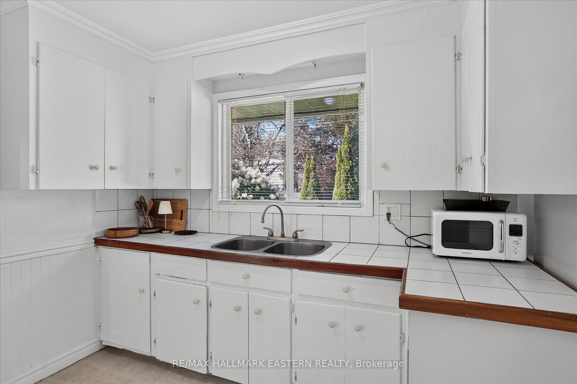 Photo 10 of 897 Westdale Avenue, Peterborough, Northcrest Ward 5 — HOMEH