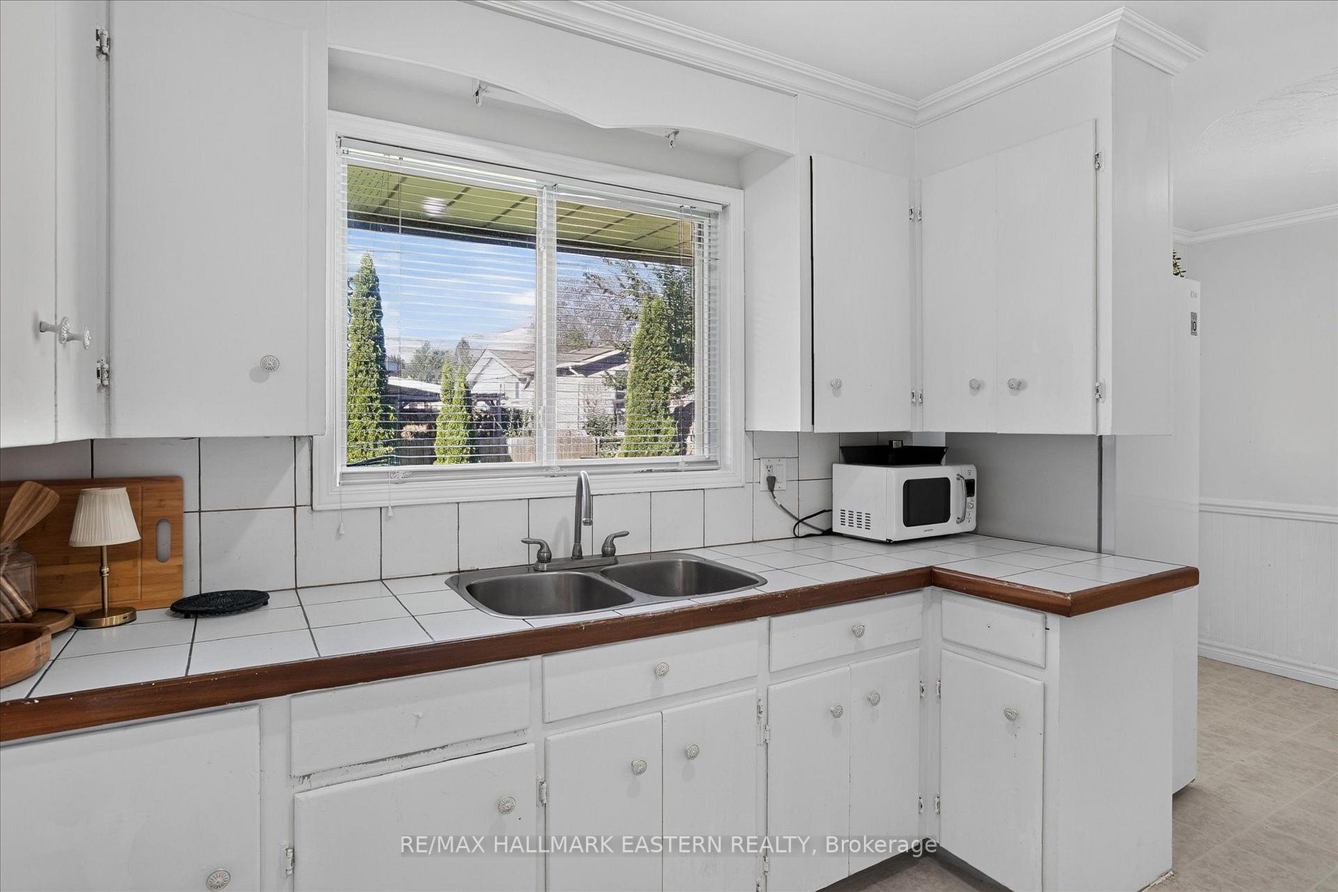 Photo 11 of 897 Westdale Avenue, Peterborough, Northcrest Ward 5 — HOMEH