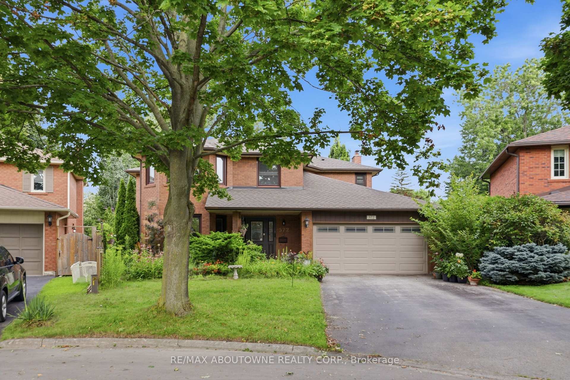Photo 2 of 572 Harmony Avenue, Burlington, Roseland — HOMEH
