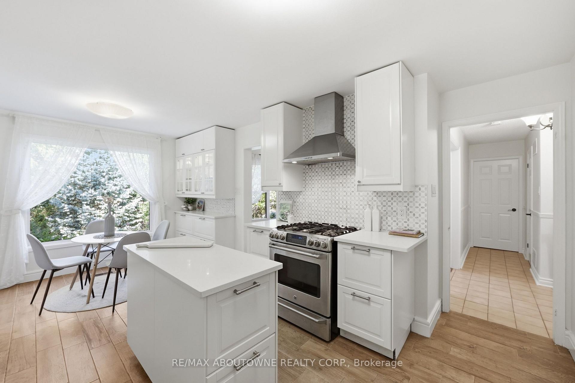 Photo 13 of 572 Harmony Avenue, Burlington, Roseland — HOMEH