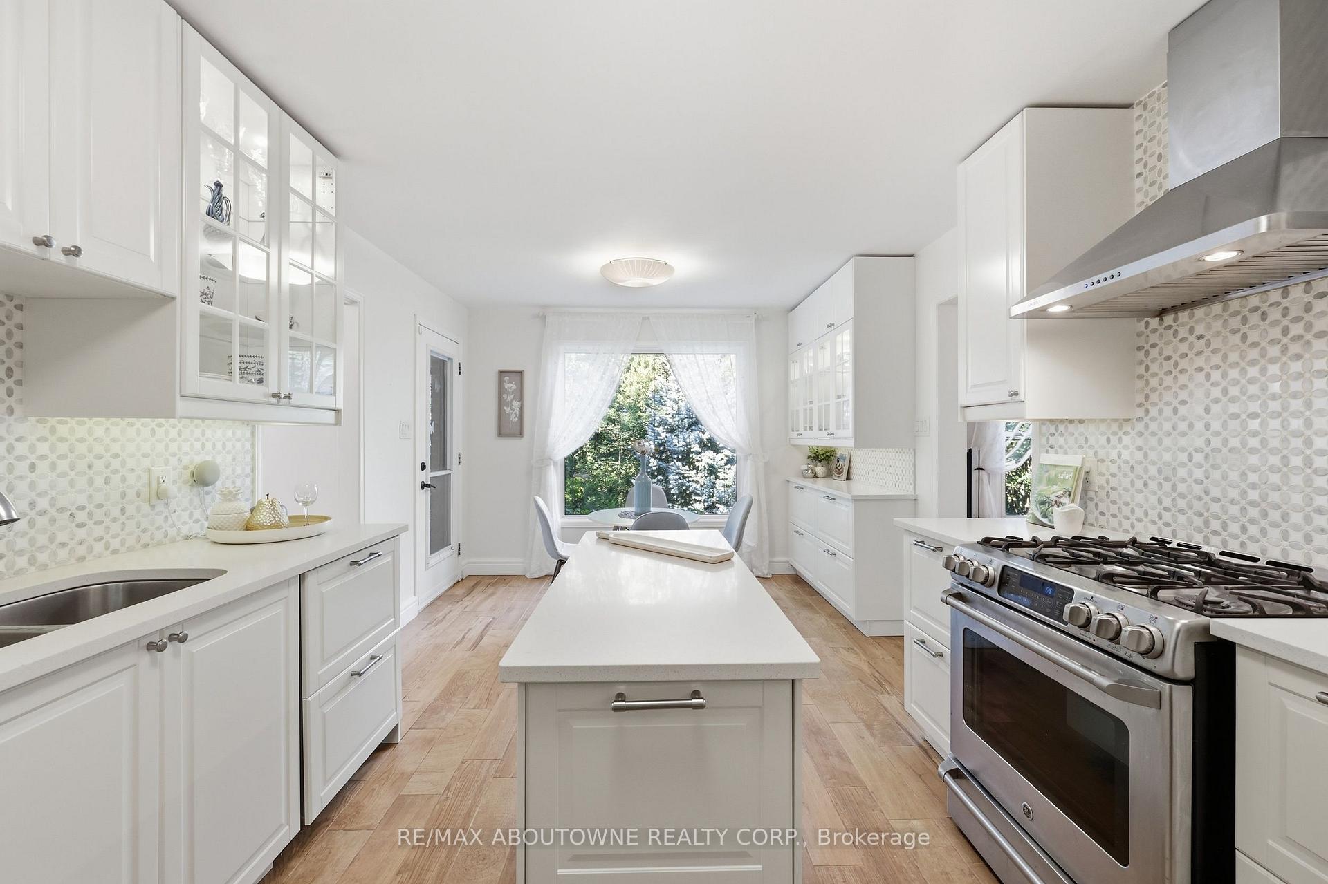 Photo 14 of 572 Harmony Avenue, Burlington, Roseland — HOMEH
