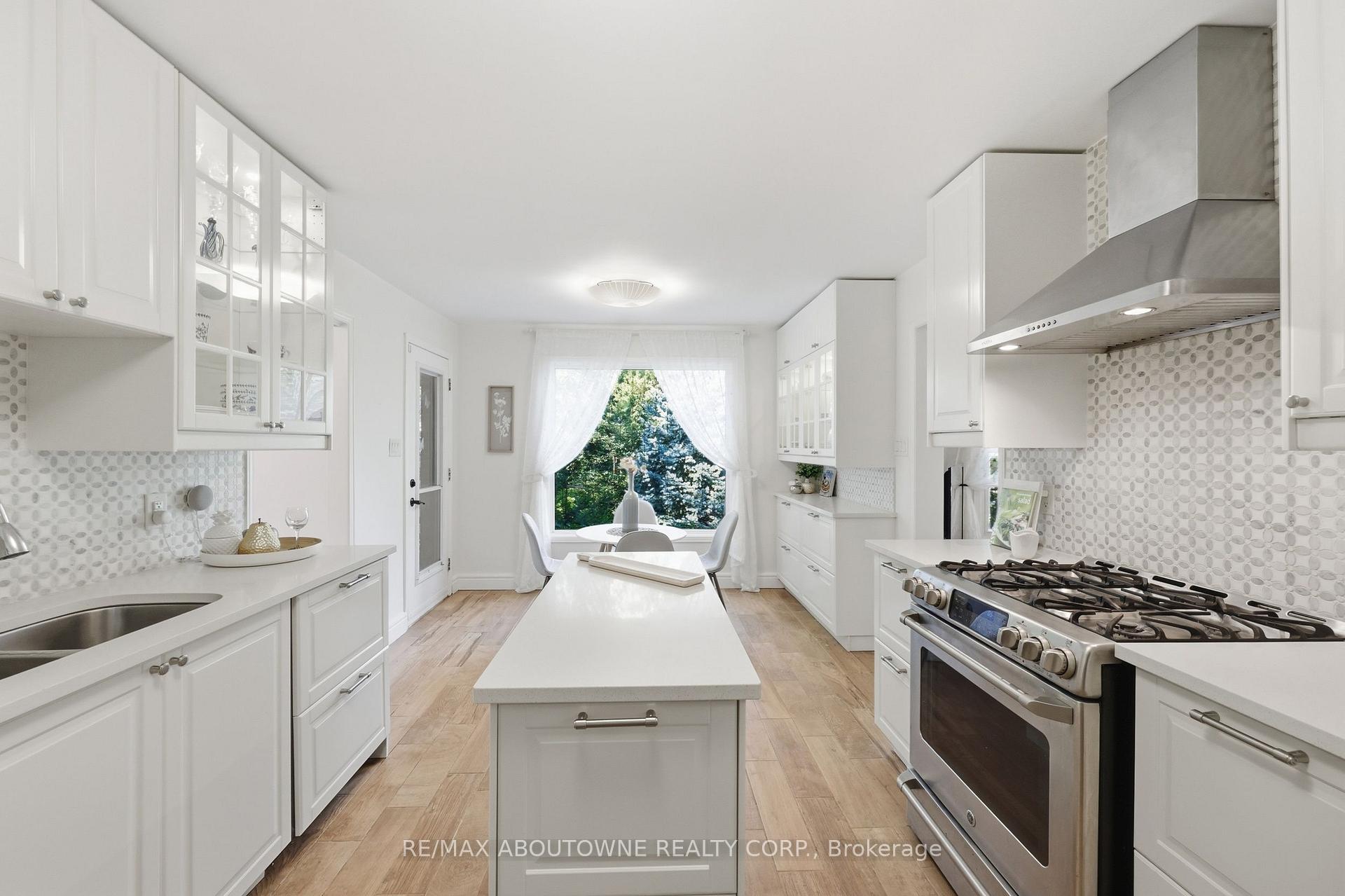 Photo 16 of 572 Harmony Avenue, Burlington, Roseland — HOMEH