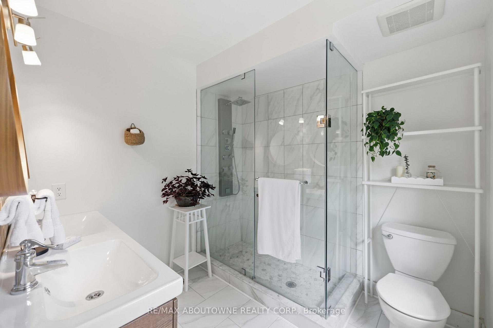 Photo 28 of 572 Harmony Avenue, Burlington, Roseland — HOMEH
