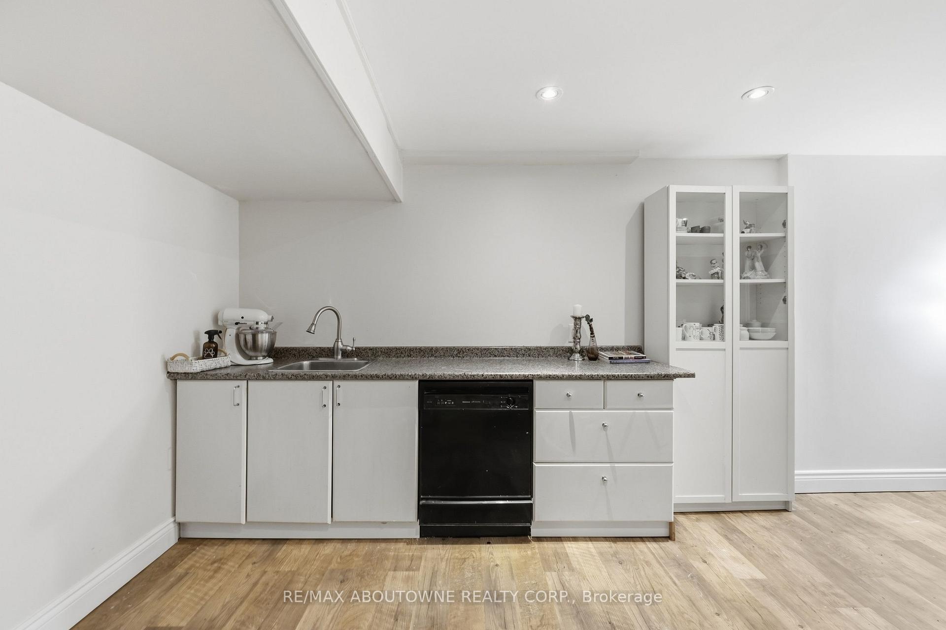 Photo 36 of 572 Harmony Avenue, Burlington, Roseland — HOMEH