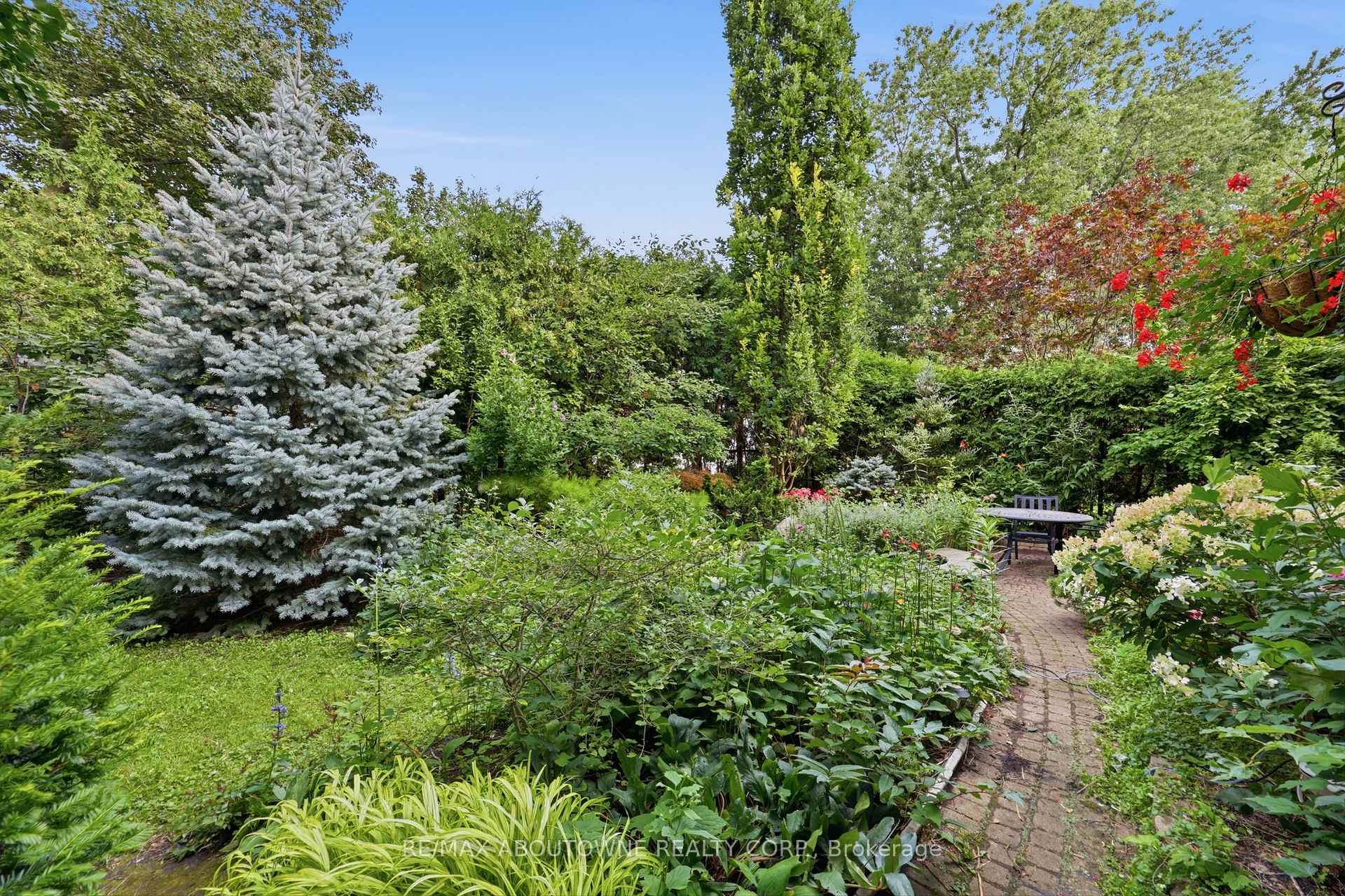 Photo 42 of 572 Harmony Avenue, Burlington, Roseland — HOMEH