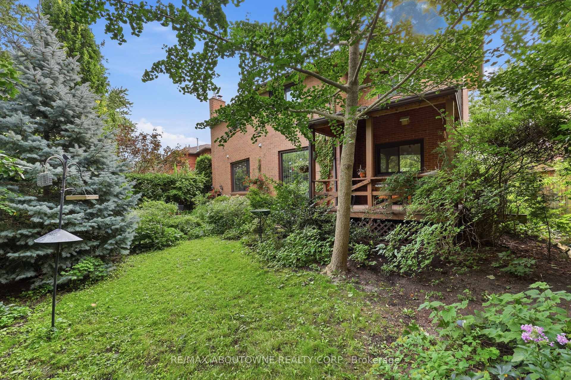 Photo 46 of 572 Harmony Avenue, Burlington, Roseland — HOMEH