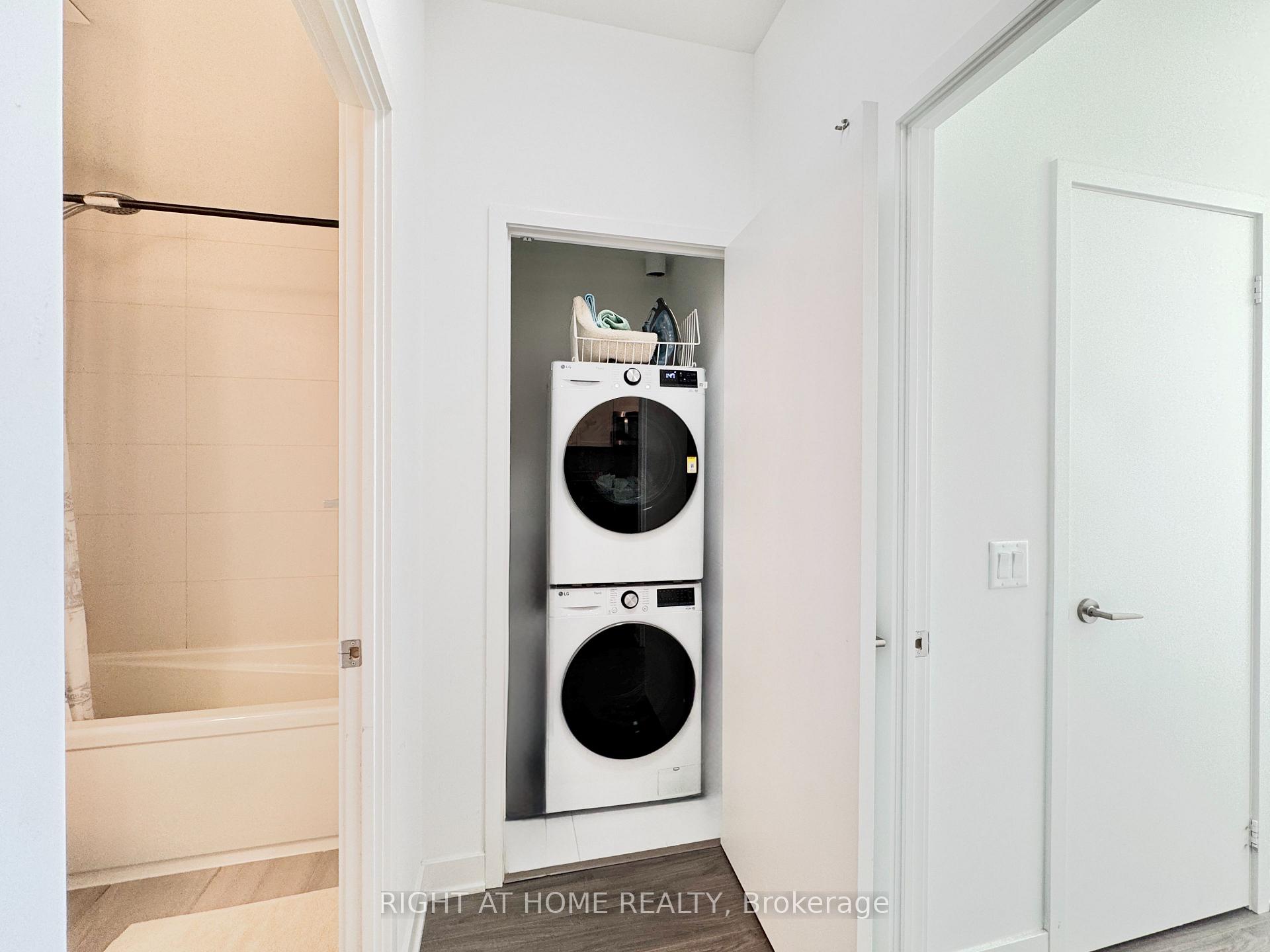 Photo 4 of Unit 708, 681 Yonge Street, Barrie, Painswick South — HOMEH