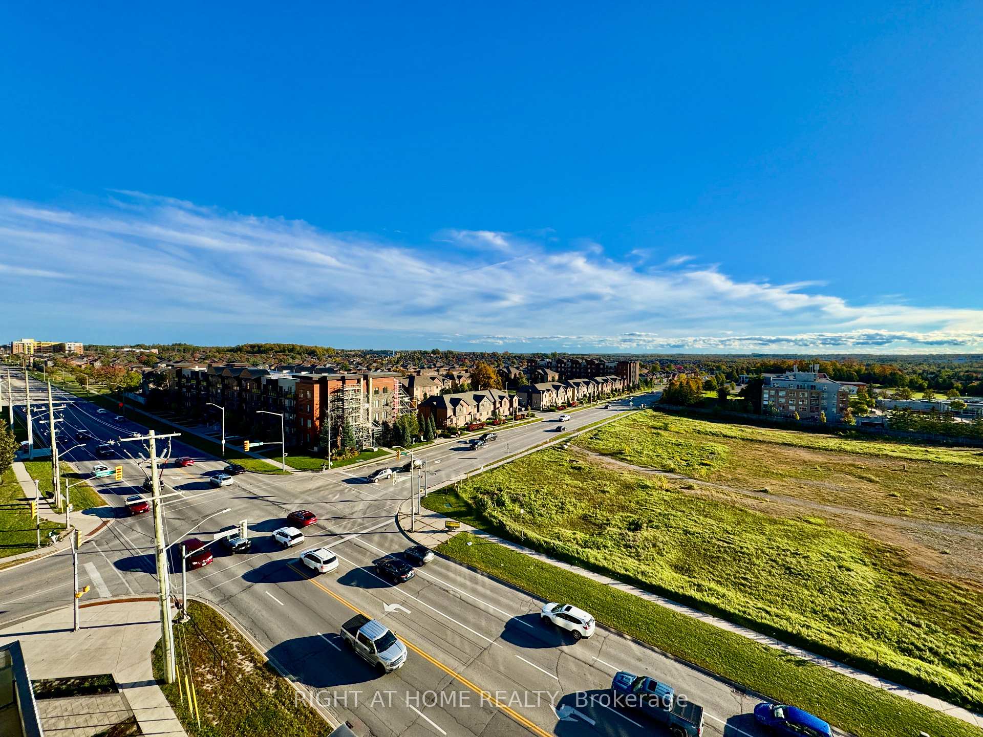 Photo 6 of Unit 708, 681 Yonge Street, Barrie, Painswick South — HOMEH