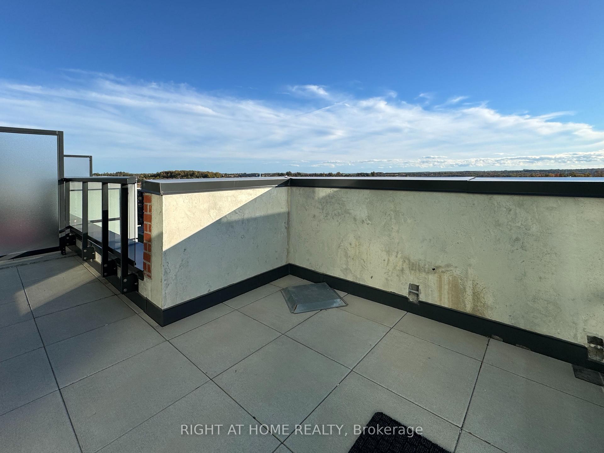 Photo 8 of Unit 708, 681 Yonge Street, Barrie, Painswick South — HOMEH