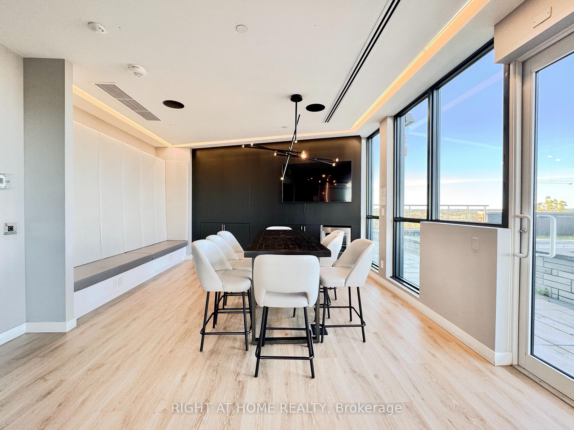 Photo 9 of Unit 708, 681 Yonge Street, Barrie, Painswick South — HOMEH