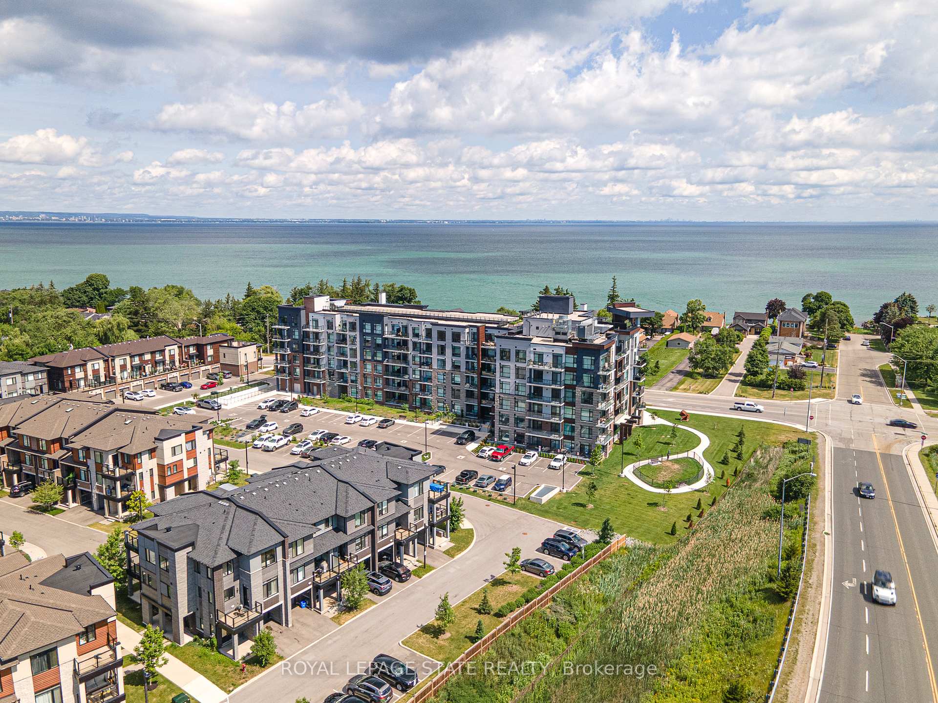 Photo 3 of Unit 301, 600 North Service Road, Hamilton, Lakeshore — HOMEH