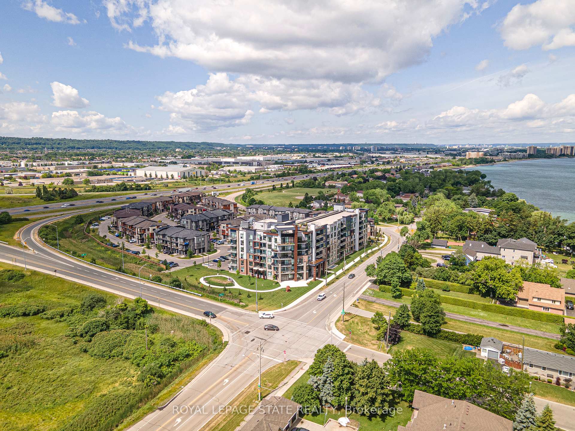 Photo 4 of Unit 301, 600 North Service Road, Hamilton, Lakeshore — HOMEH
