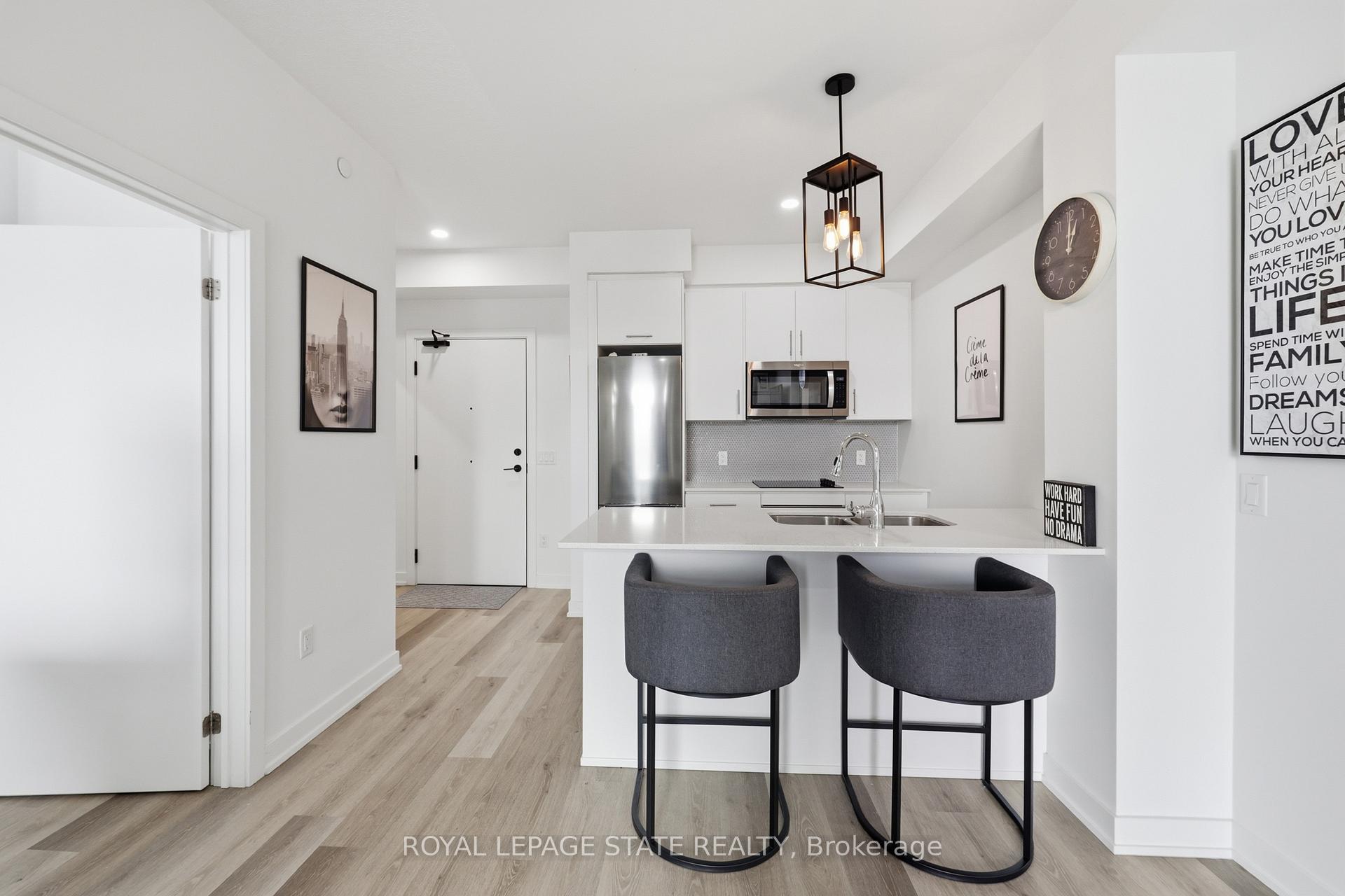 Photo 13 of Unit 301, 600 North Service Road, Hamilton, Lakeshore — HOMEH