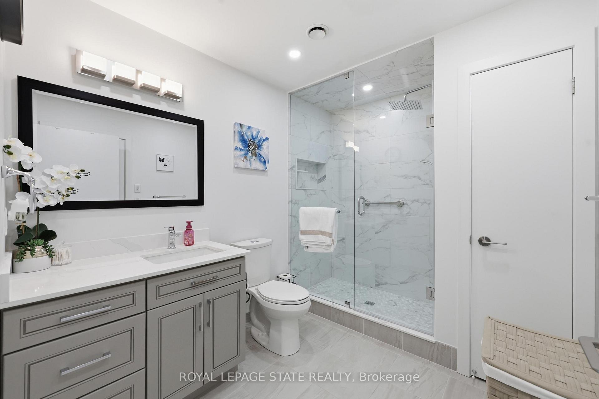 Photo 18 of Unit 301, 600 North Service Road, Hamilton, Lakeshore — HOMEH