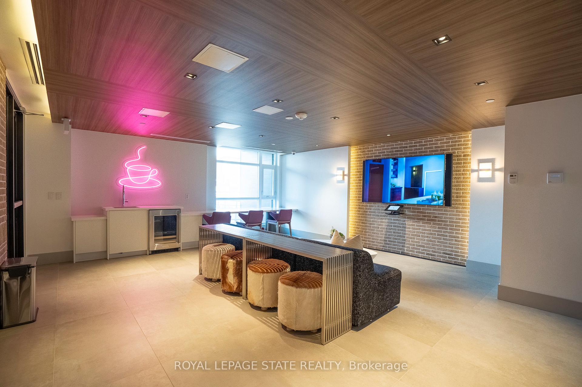 Photo 25 of Unit 301, 600 North Service Road, Hamilton, Lakeshore — HOMEH