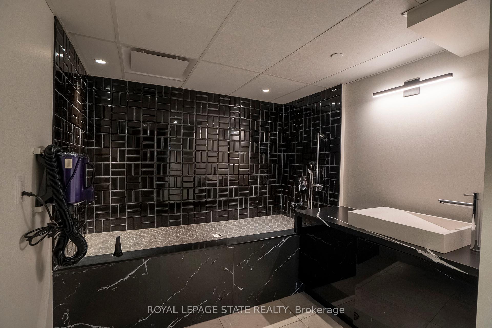 Photo 26 of Unit 301, 600 North Service Road, Hamilton, Lakeshore — HOMEH