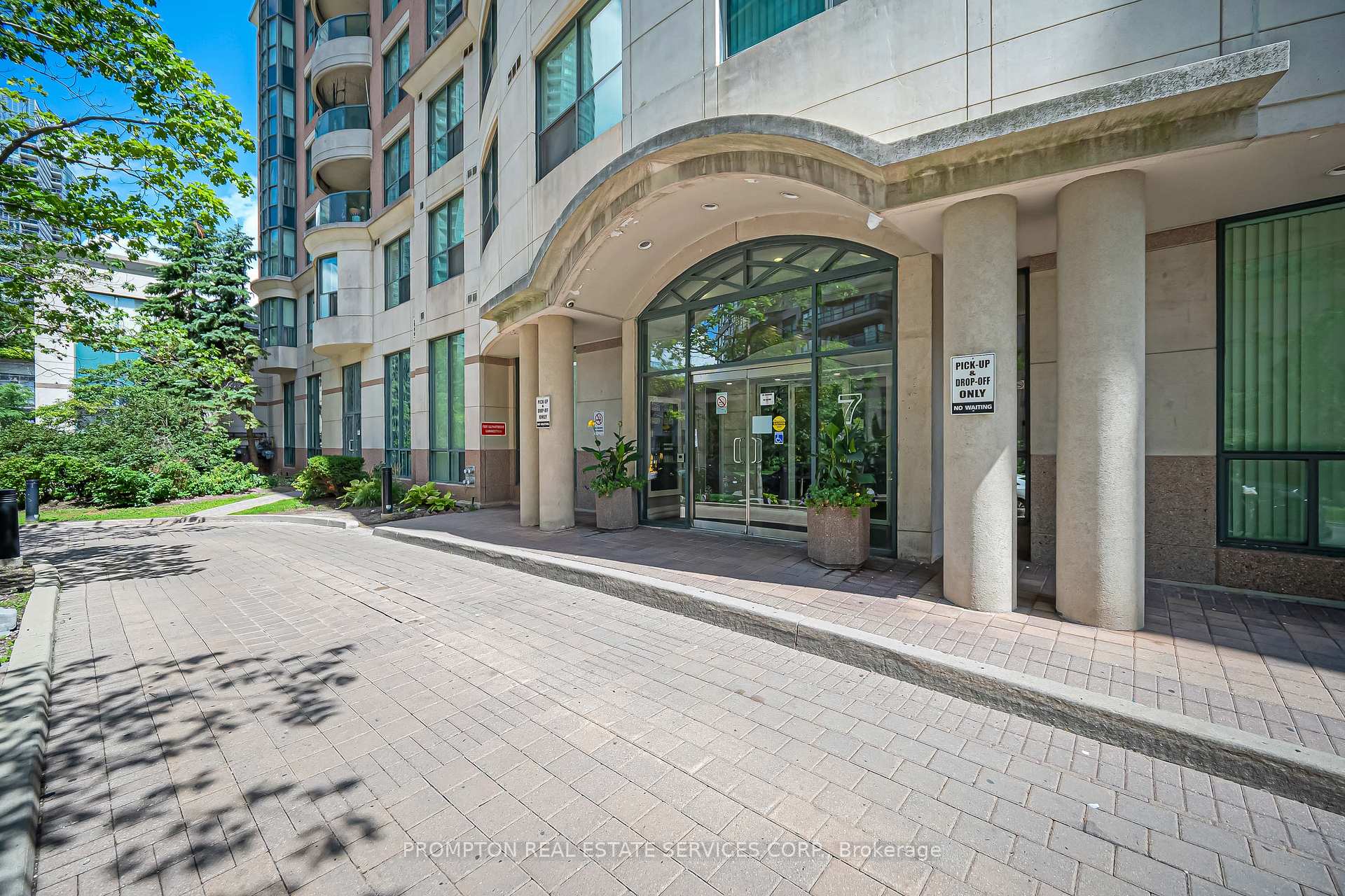 Photo 3 of Unit 807, 7 Lorraine Drive, North York, Willowdale West — HOMEH