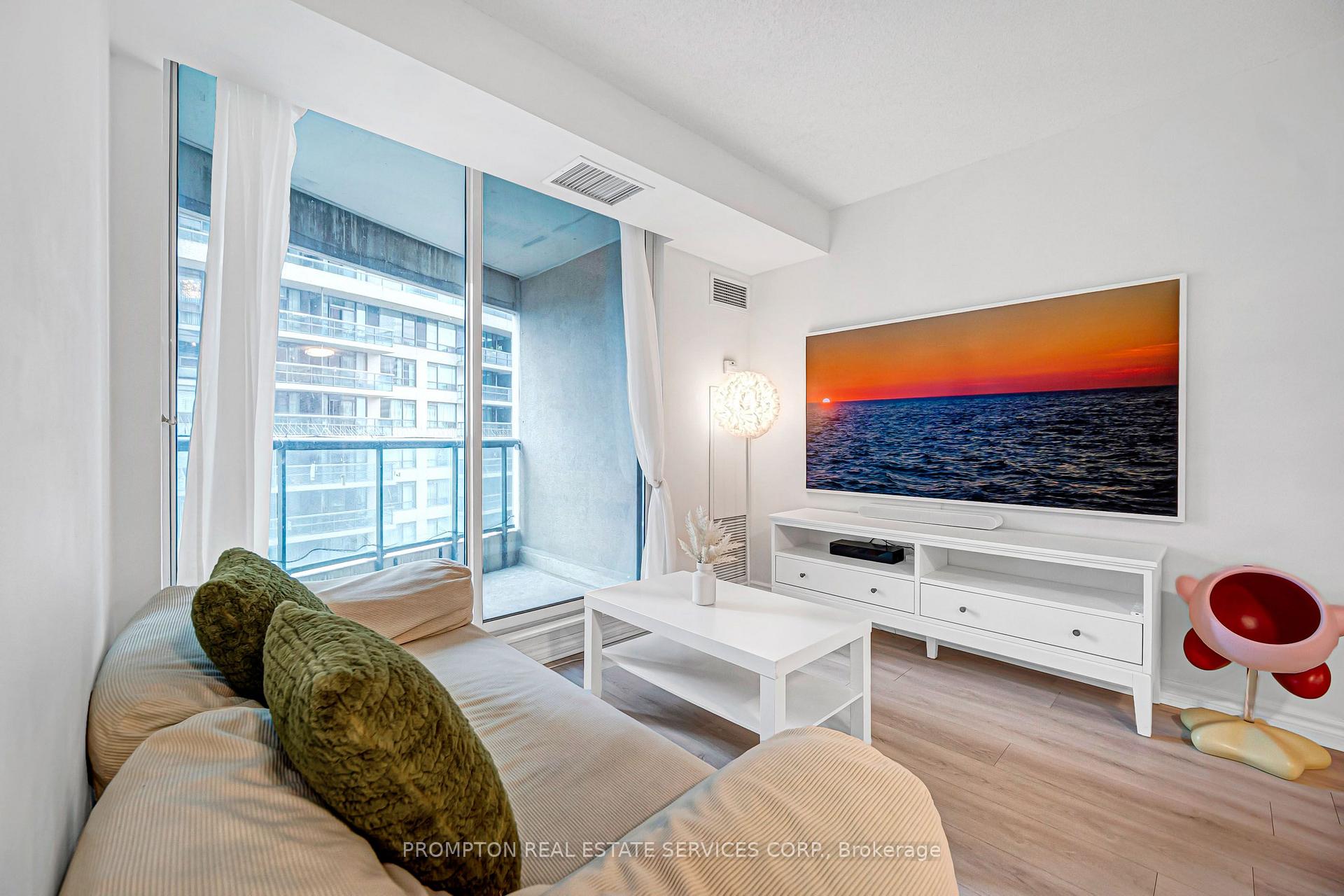 Photo 8 of Unit 807, 7 Lorraine Drive, North York, Willowdale West — HOMEH
