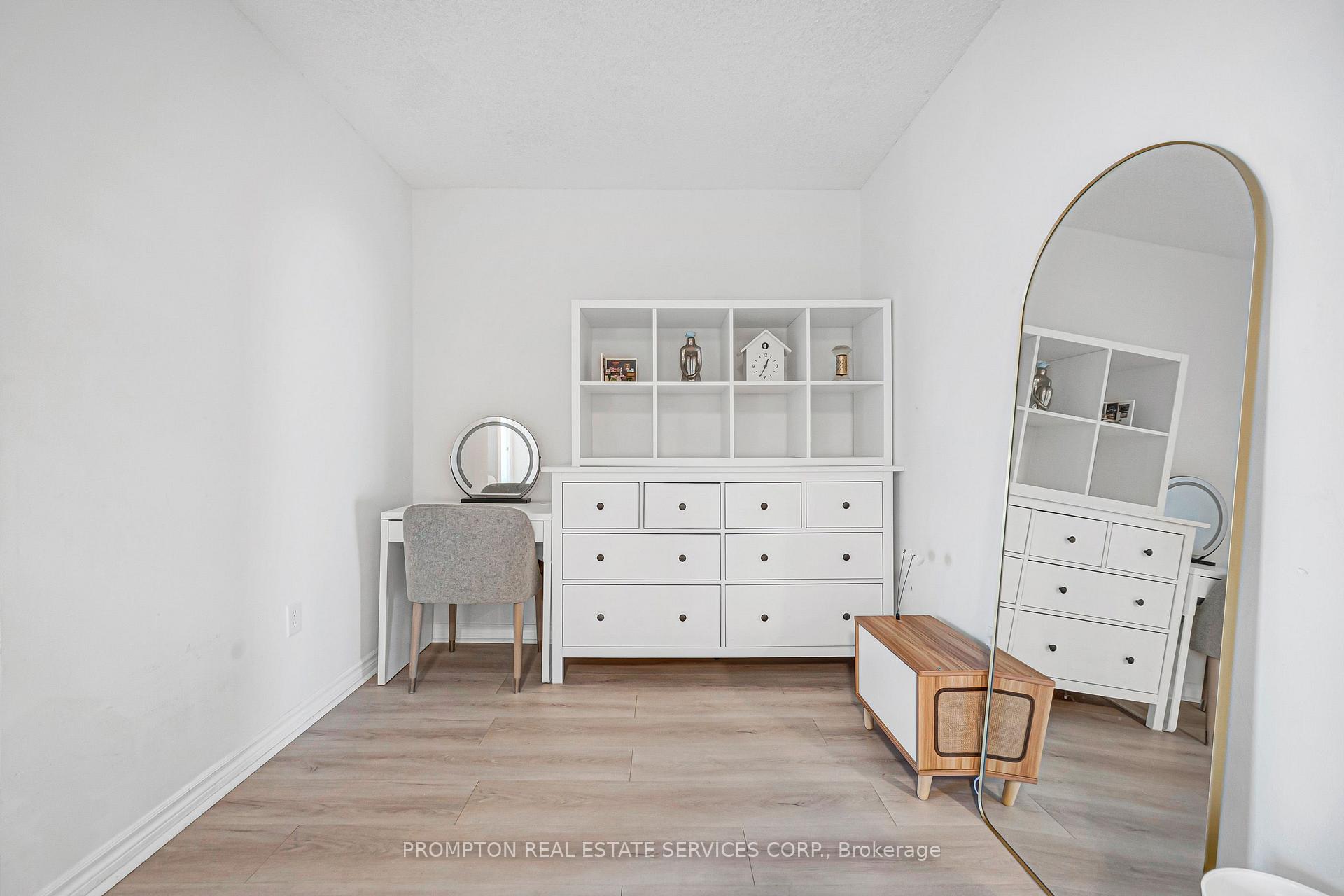 Photo 9 of Unit 807, 7 Lorraine Drive, North York, Willowdale West — HOMEH