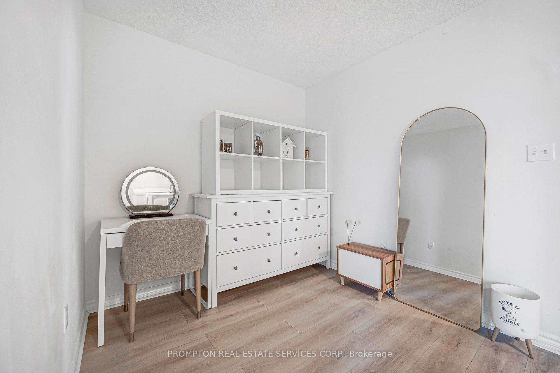Photo 10 of Unit 807, 7 Lorraine Drive, North York, Willowdale West — HOMEH