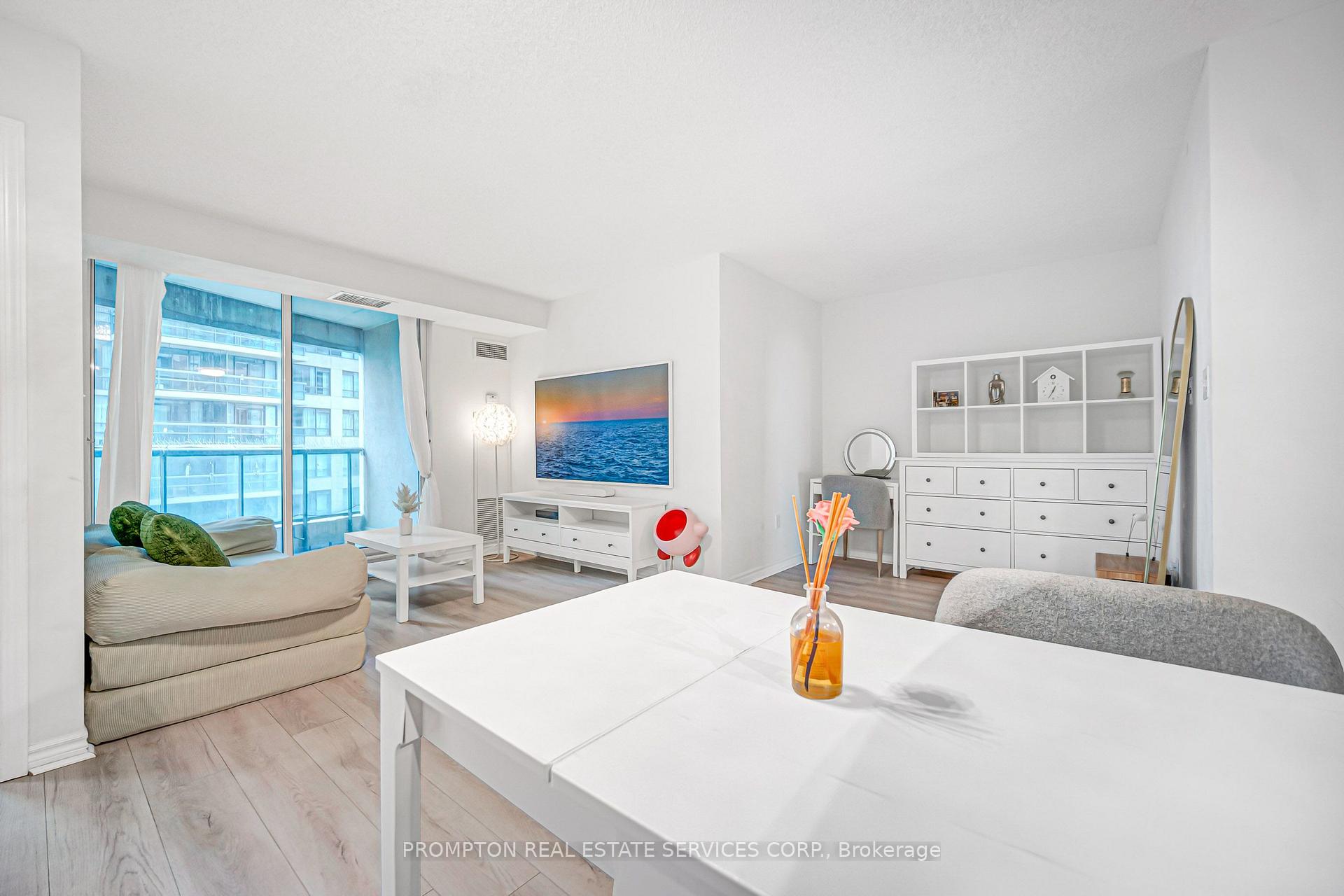 Photo 11 of Unit 807, 7 Lorraine Drive, North York, Willowdale West — HOMEH