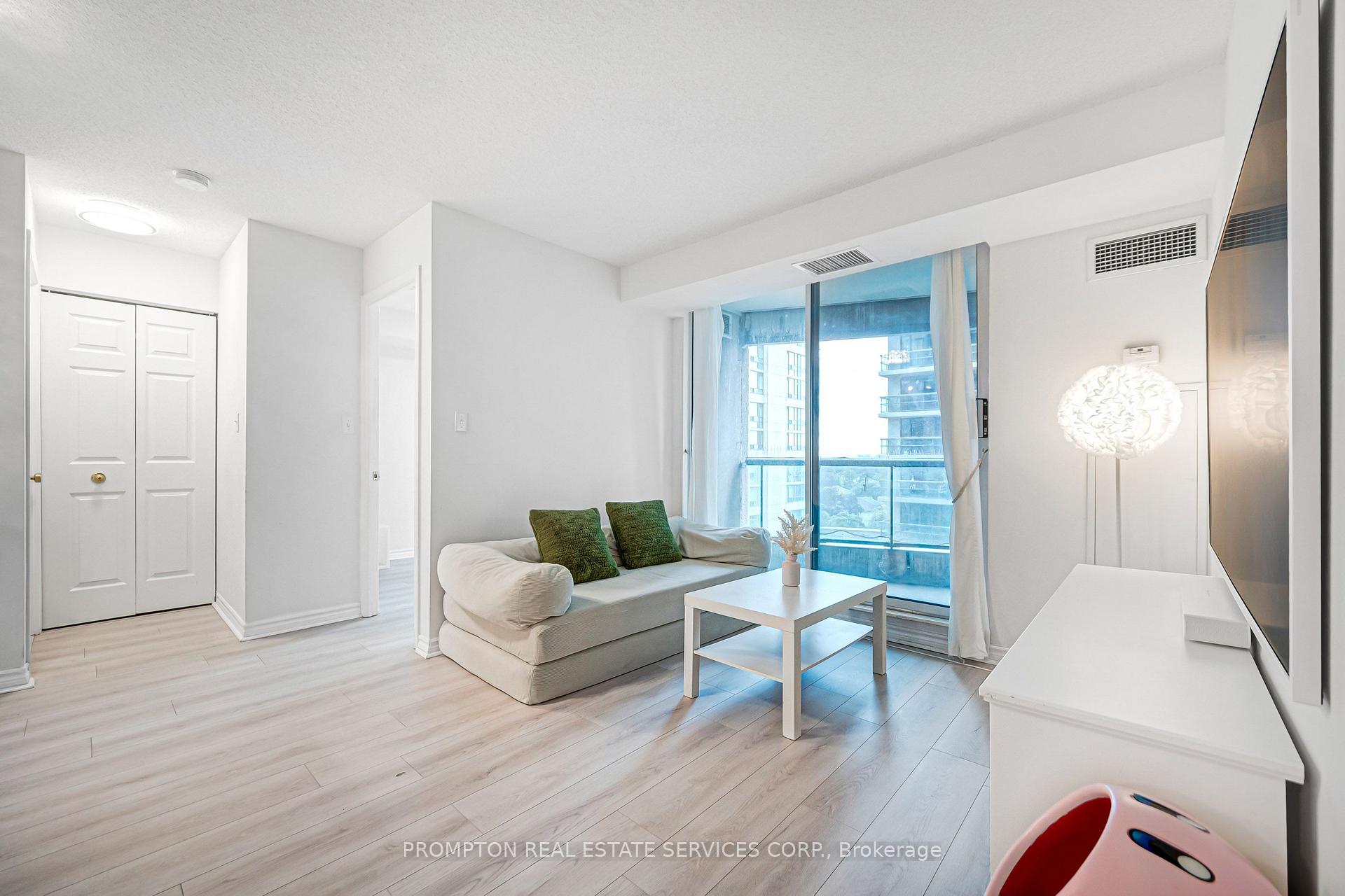 Photo 14 of Unit 807, 7 Lorraine Drive, North York, Willowdale West — HOMEH