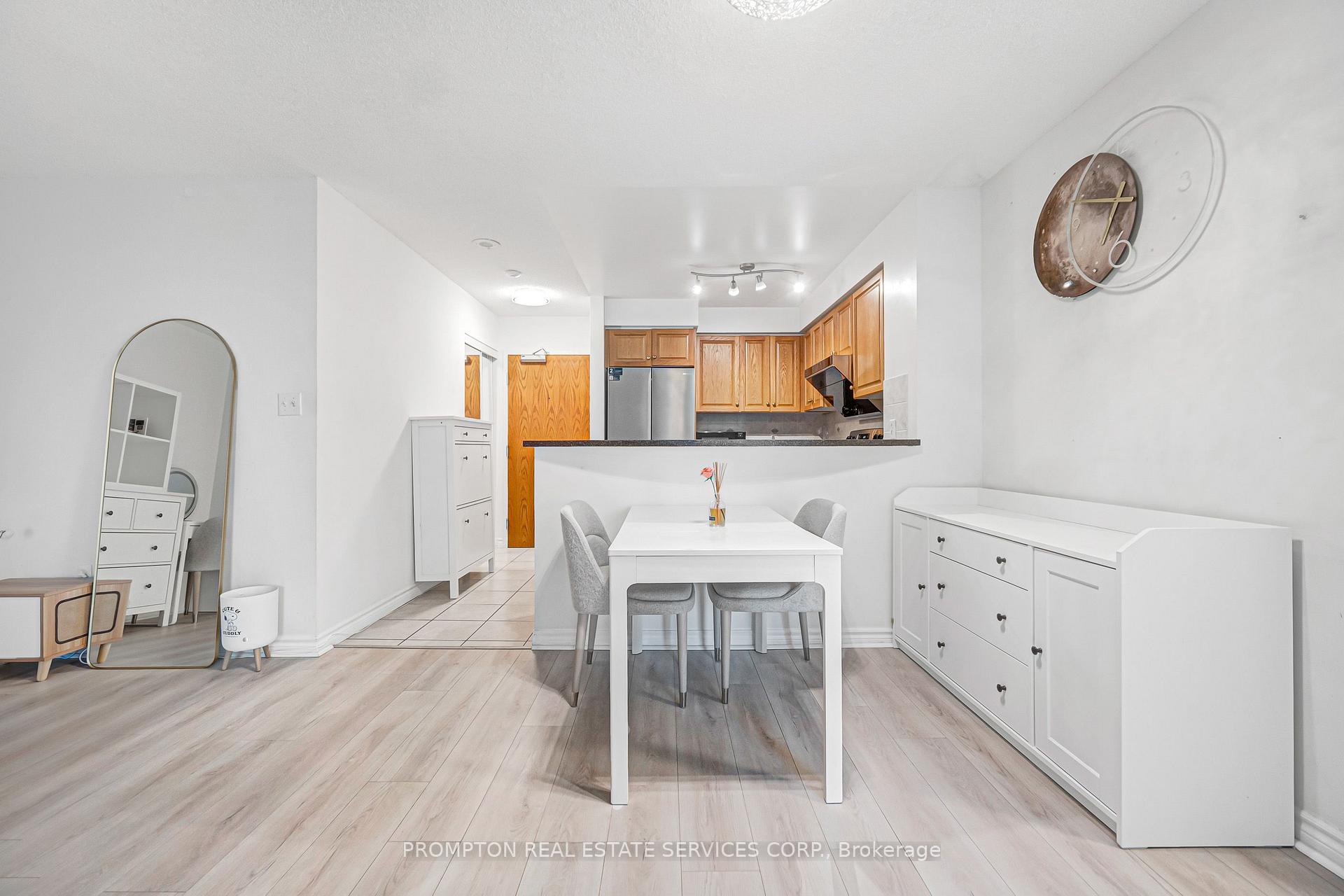 Photo 15 of Unit 807, 7 Lorraine Drive, North York, Willowdale West — HOMEH