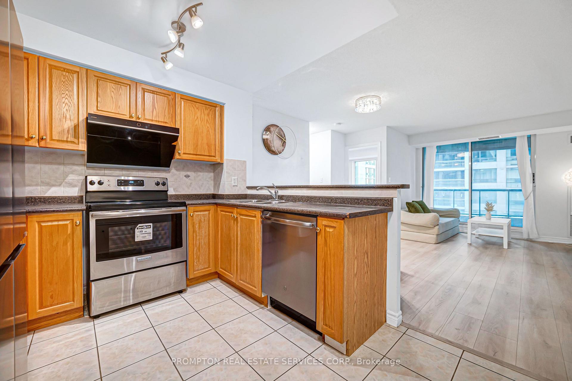 Photo 16 of Unit 807, 7 Lorraine Drive, North York, Willowdale West — HOMEH