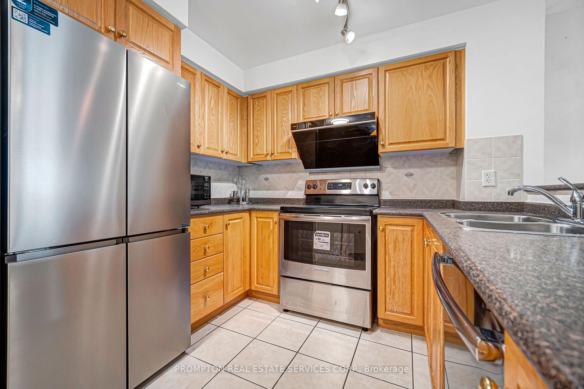 Photo 17 of Unit 807, 7 Lorraine Drive, North York, Willowdale West — HOMEH