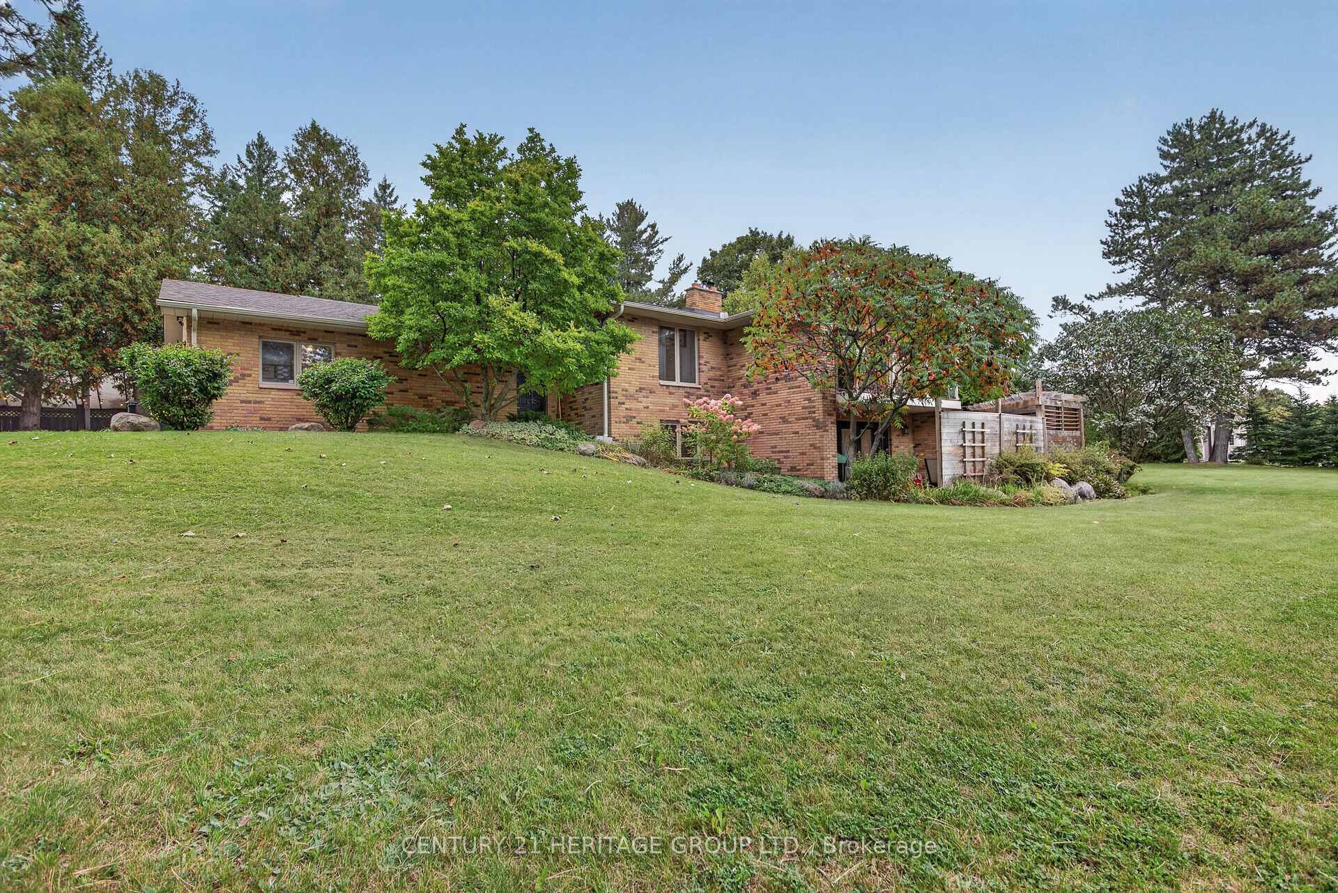 Photo 2 of 1 Arthur Evans Crescent, Bradford West Gwillimbury, Rural Bradford West Gwillimbury — HOMEH