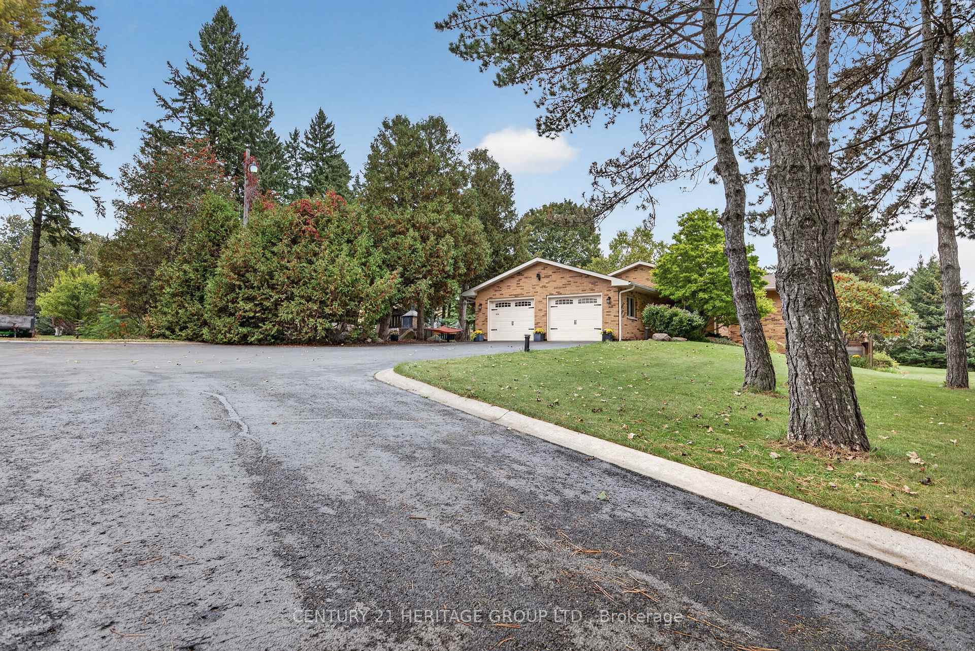 Photo 3 of 1 Arthur Evans Crescent, Bradford West Gwillimbury, Rural Bradford West Gwillimbury — HOMEH