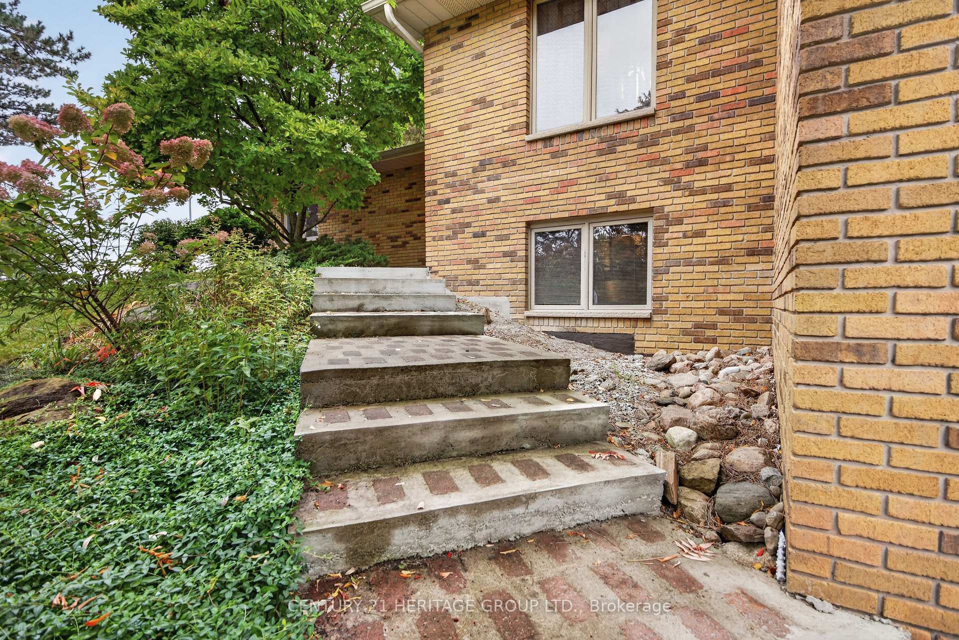 Photo 5 of 1 Arthur Evans Crescent, Bradford West Gwillimbury, Rural Bradford West Gwillimbury — HOMEH