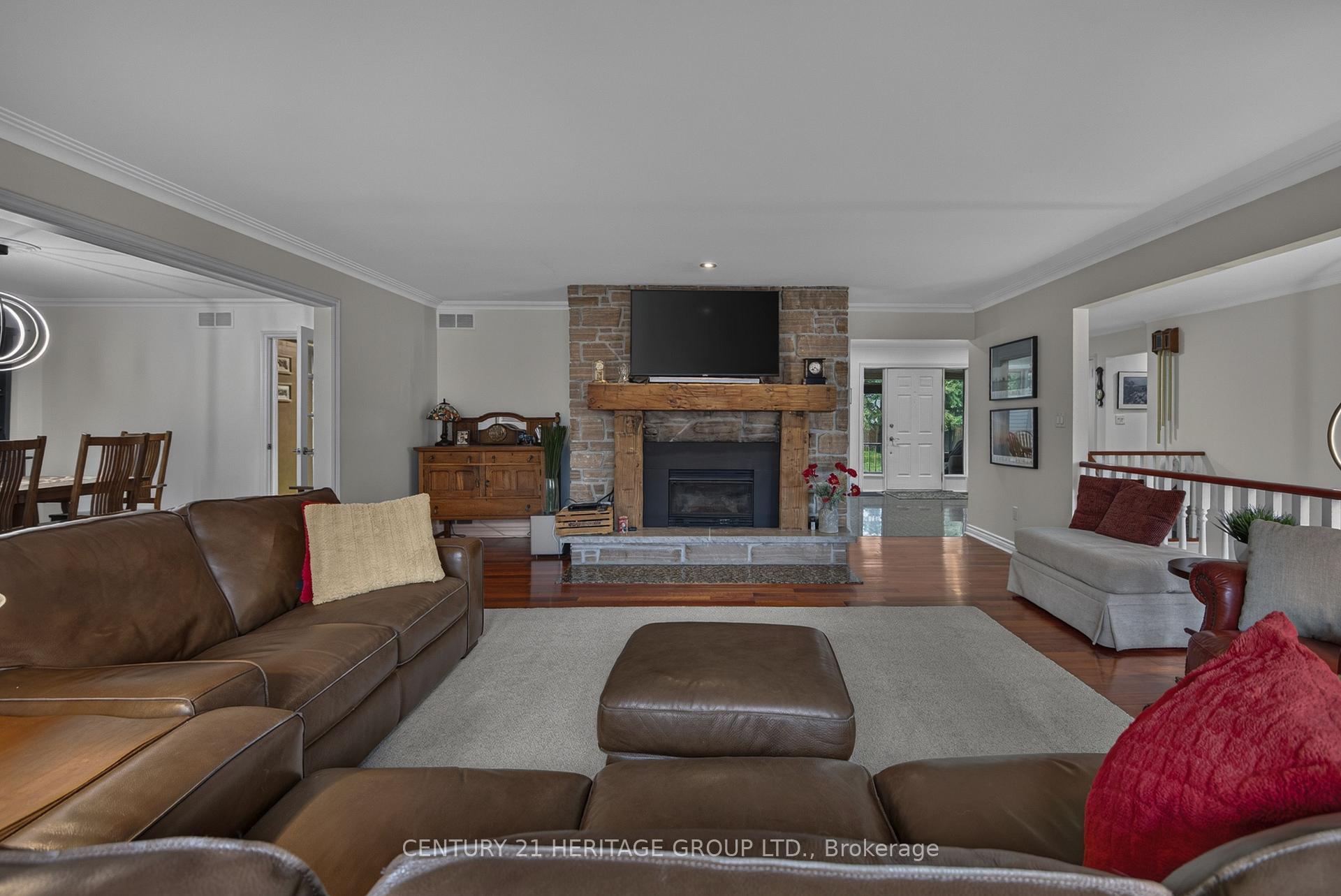 Photo 15 of 1 Arthur Evans Crescent, Bradford West Gwillimbury, Rural Bradford West Gwillimbury — HOMEH