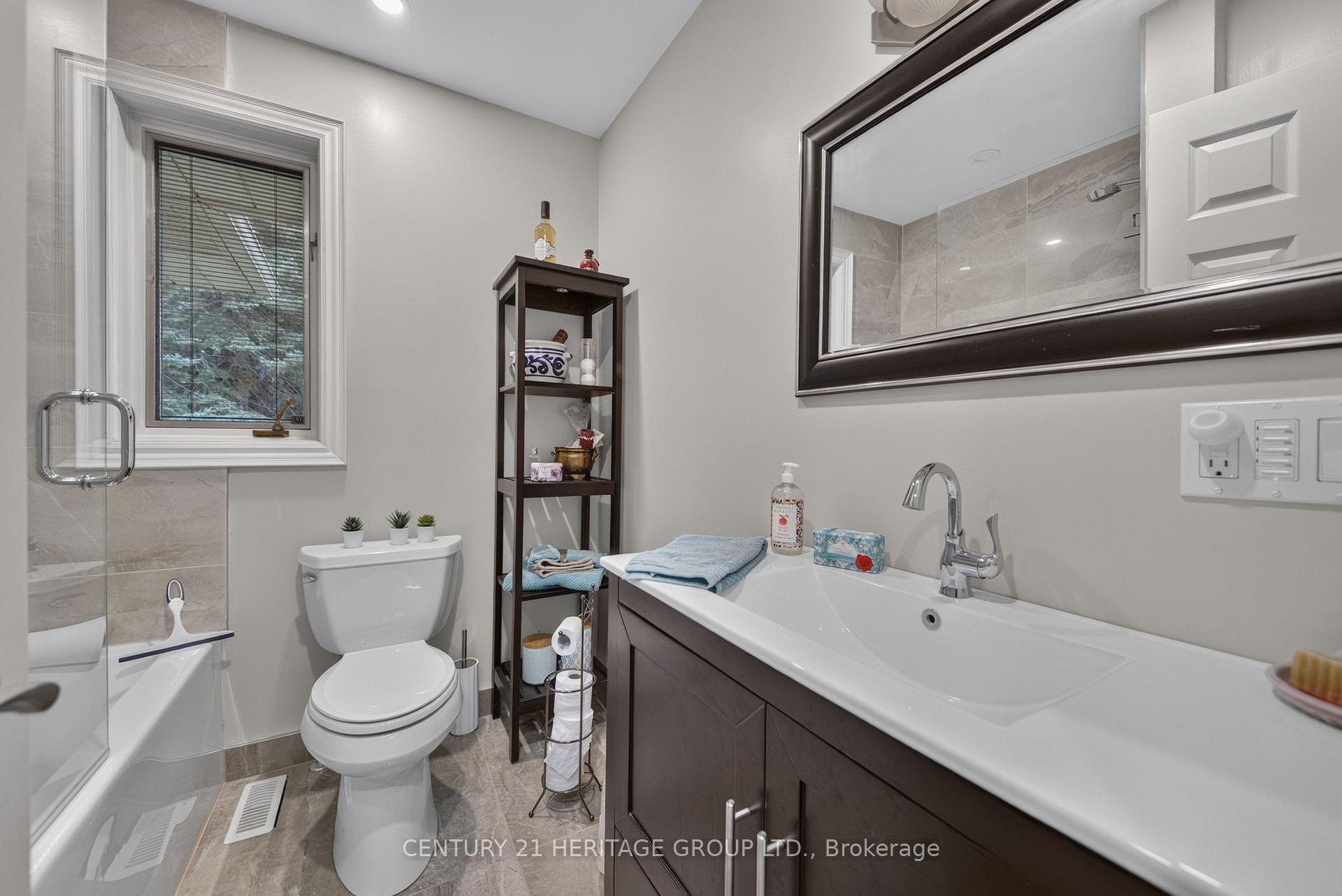 Photo 33 of 1 Arthur Evans Crescent, Bradford West Gwillimbury, Rural Bradford West Gwillimbury — HOMEH