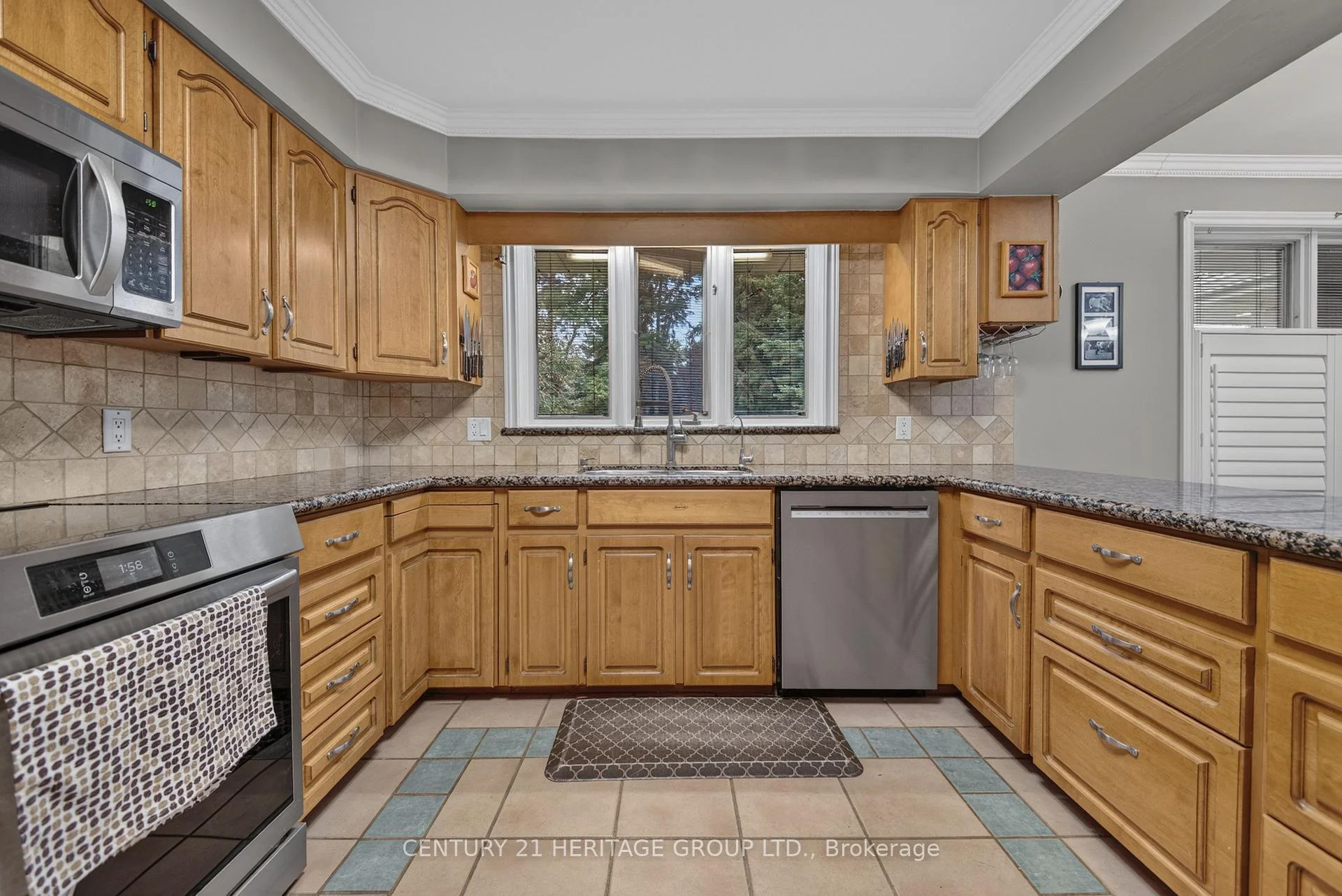 Photo 23 of 1 Arthur Evans Crescent, Bradford West Gwillimbury, Rural Bradford West Gwillimbury — HOMEH